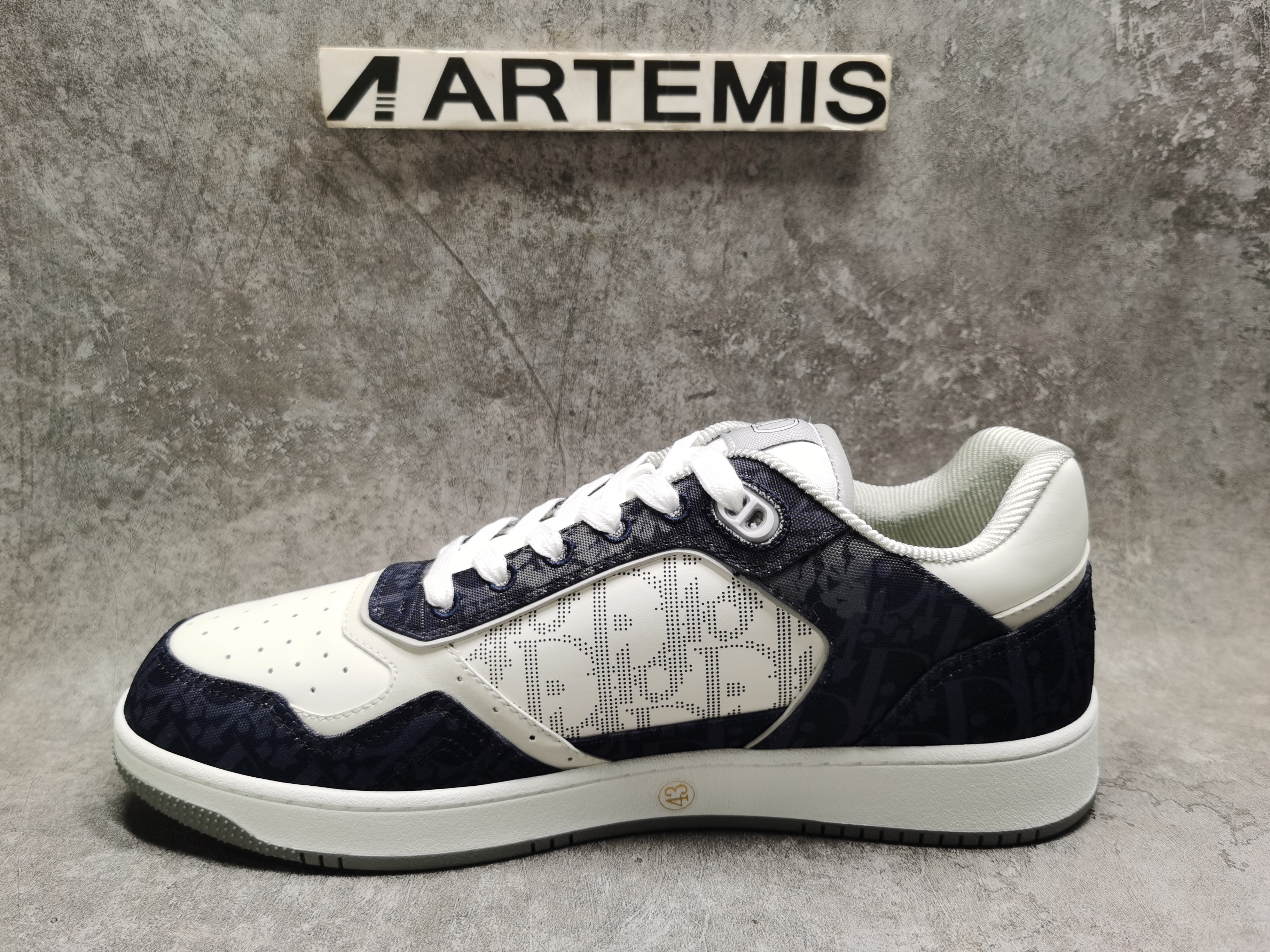 ua D*or b27 sneaker