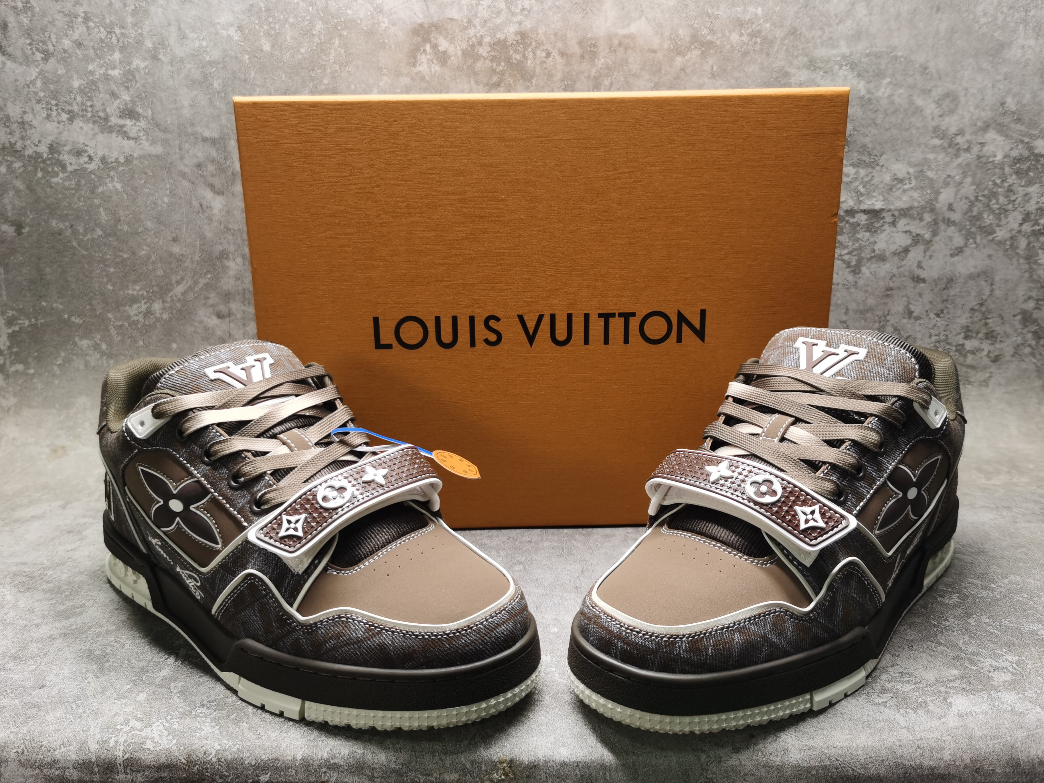 UA LV Trainer Sneaker