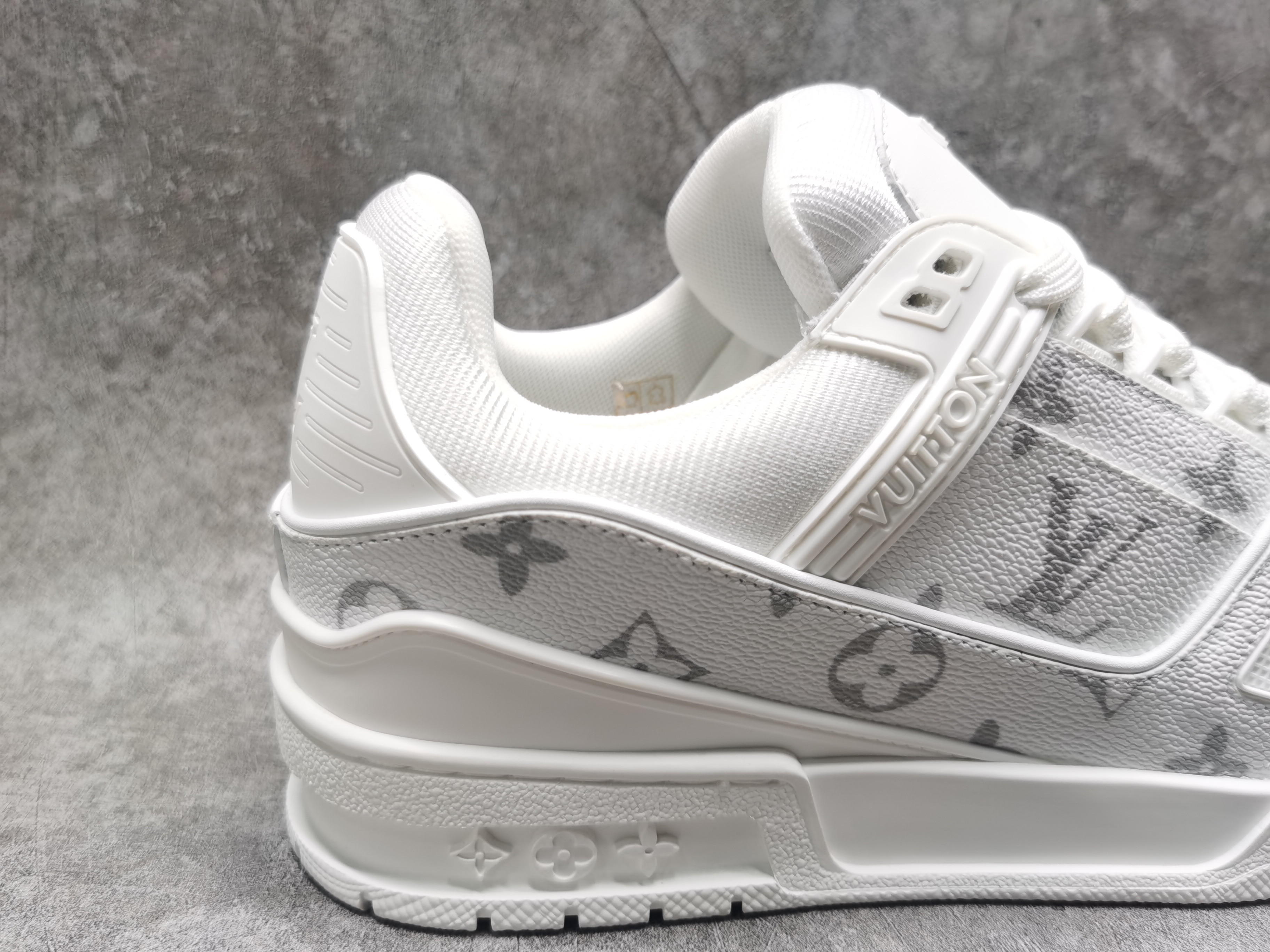UA LV Trainer Sneaker
