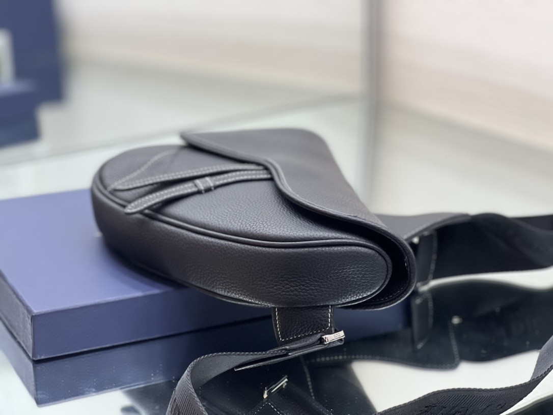 D*or saddle bag black grained calfskin 26 x 19 x 4.5 cm