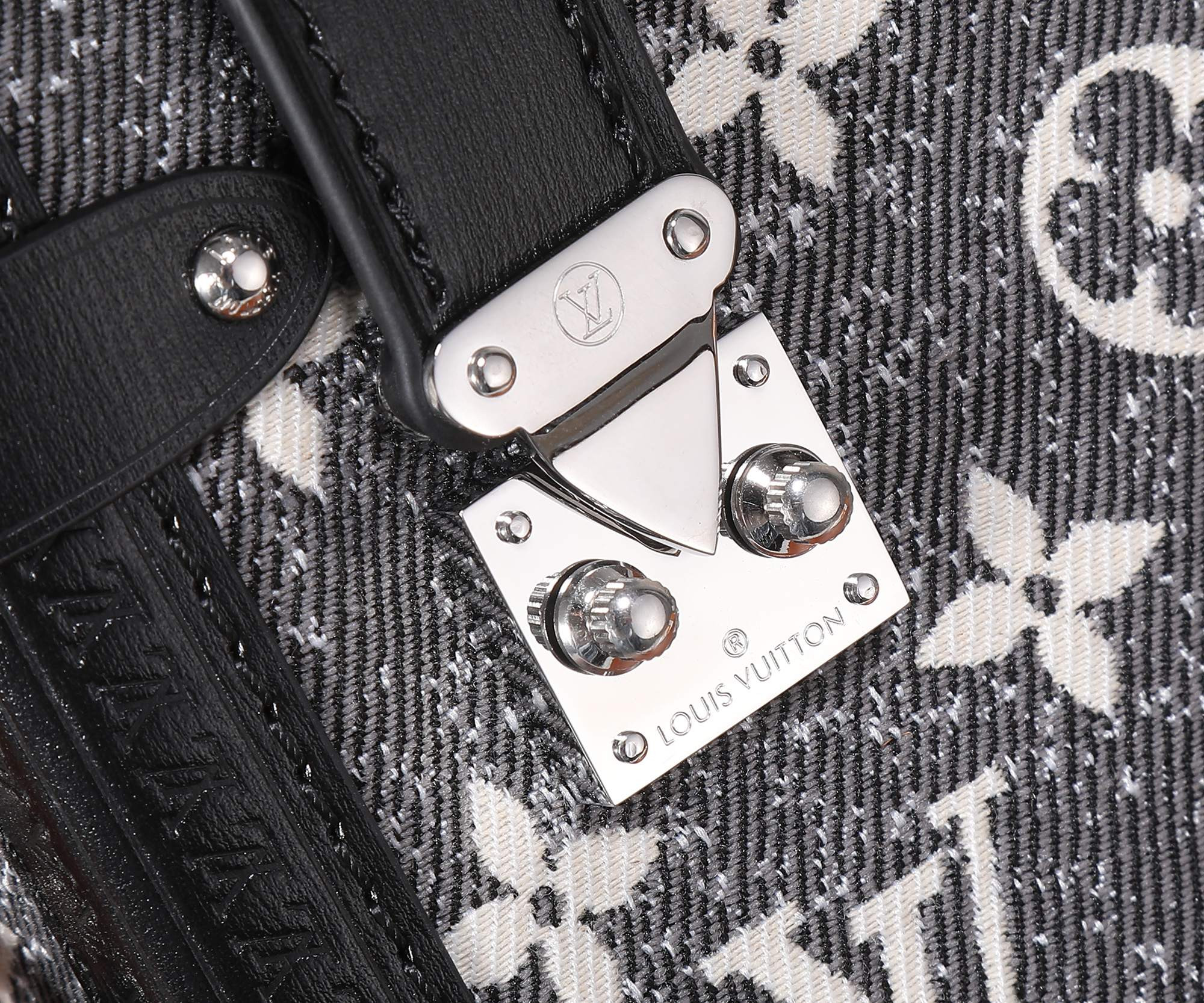 LV SIDE TRUNK MM M21460 8.3 x 5.5 x 2.4 inches
