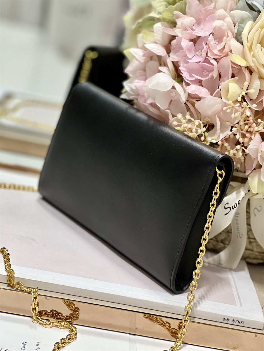 D*or bobby east-west pouch with chain latte smooth calfskin black