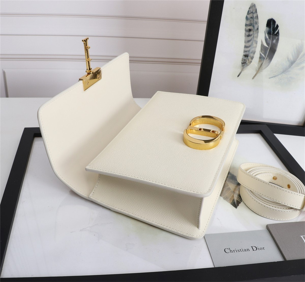 D*or 30 montaigne chain bag grained white
