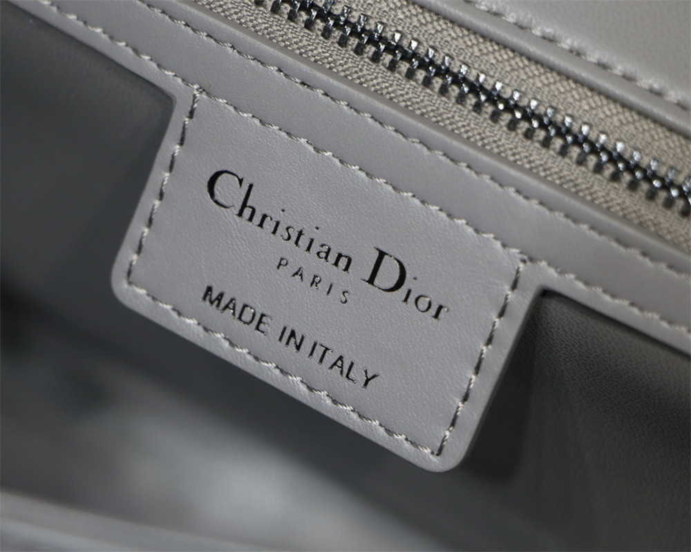 medium d*or caro bag grey S*pple cannage calfskin with silver hardware 25.5 x 15.5 x 8 cm