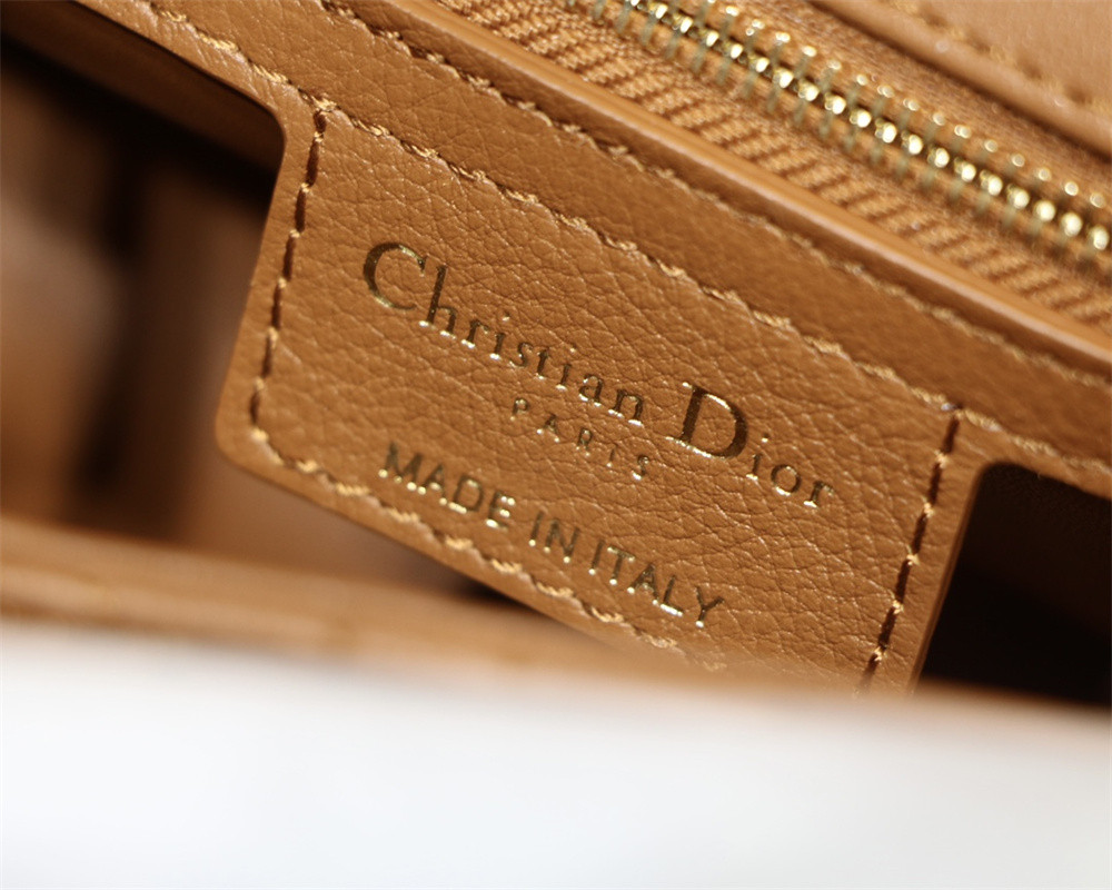 small d*or caro bag caramel S*pple cannage calfskin 20 x 12 x 7 cm