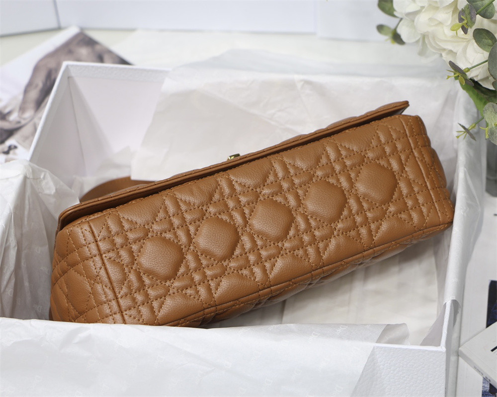medium d*or caro bag caramel S*pple cannage calfskin 25.5 x 15.5 x 8 cm