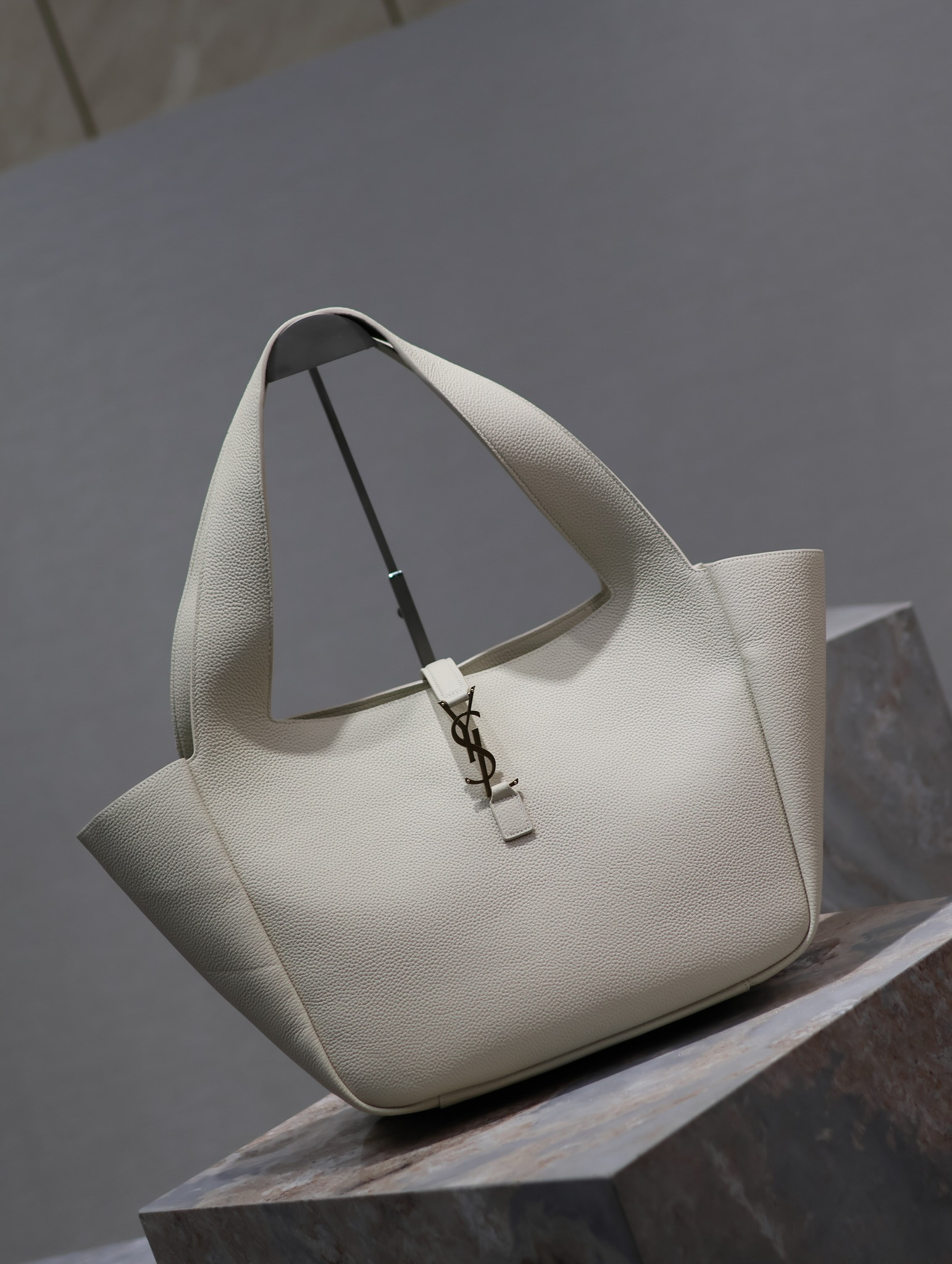 Y*L bea in grained leather white
