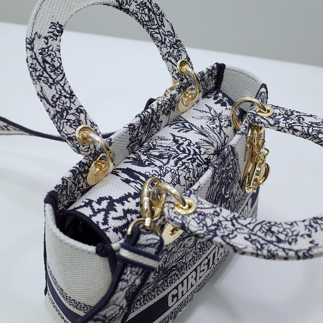 medium D*or lady d-lite bag  24 x 20 x 11 cm
