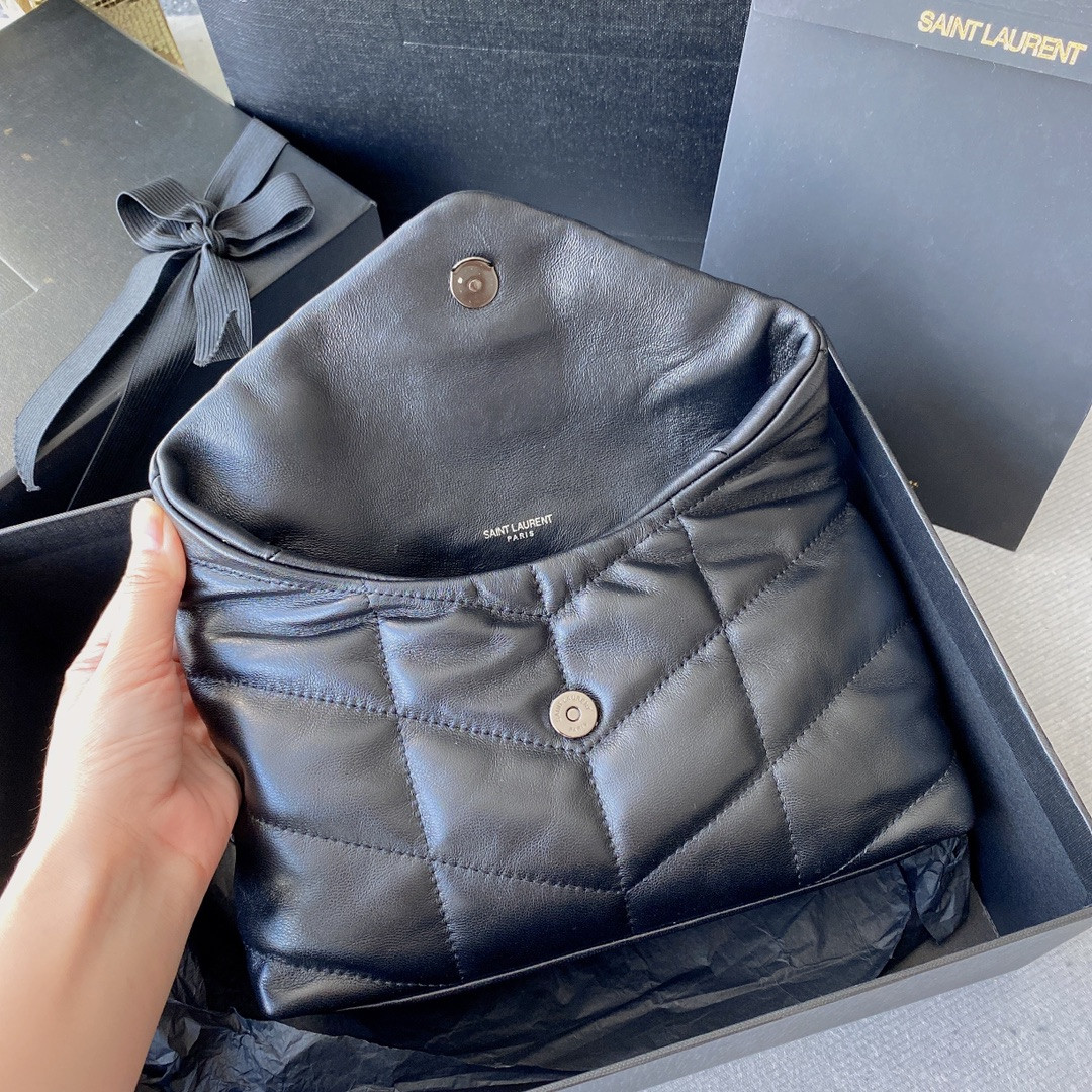 Y*L puffer in leather navy 23 x 15.5 x 5.8 cm