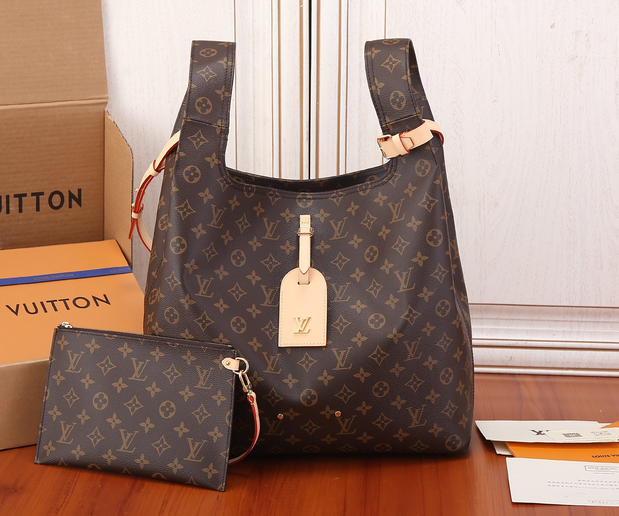 LV Atlantis GM M46817 13.4 x 13.4 x 5.3 inches