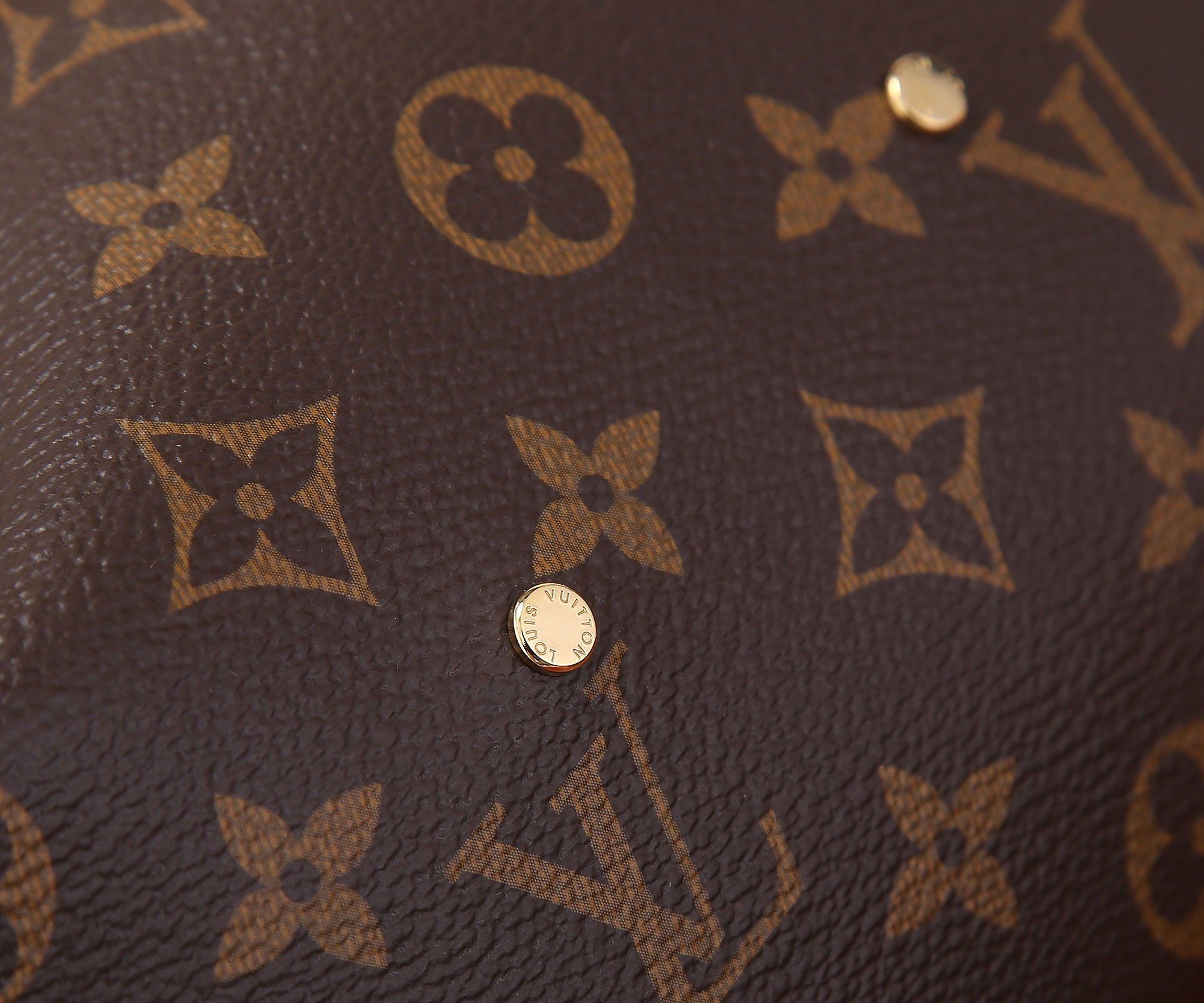 LV Atlantis GM M46817 13.4 x 13.4 x 5.3 inches