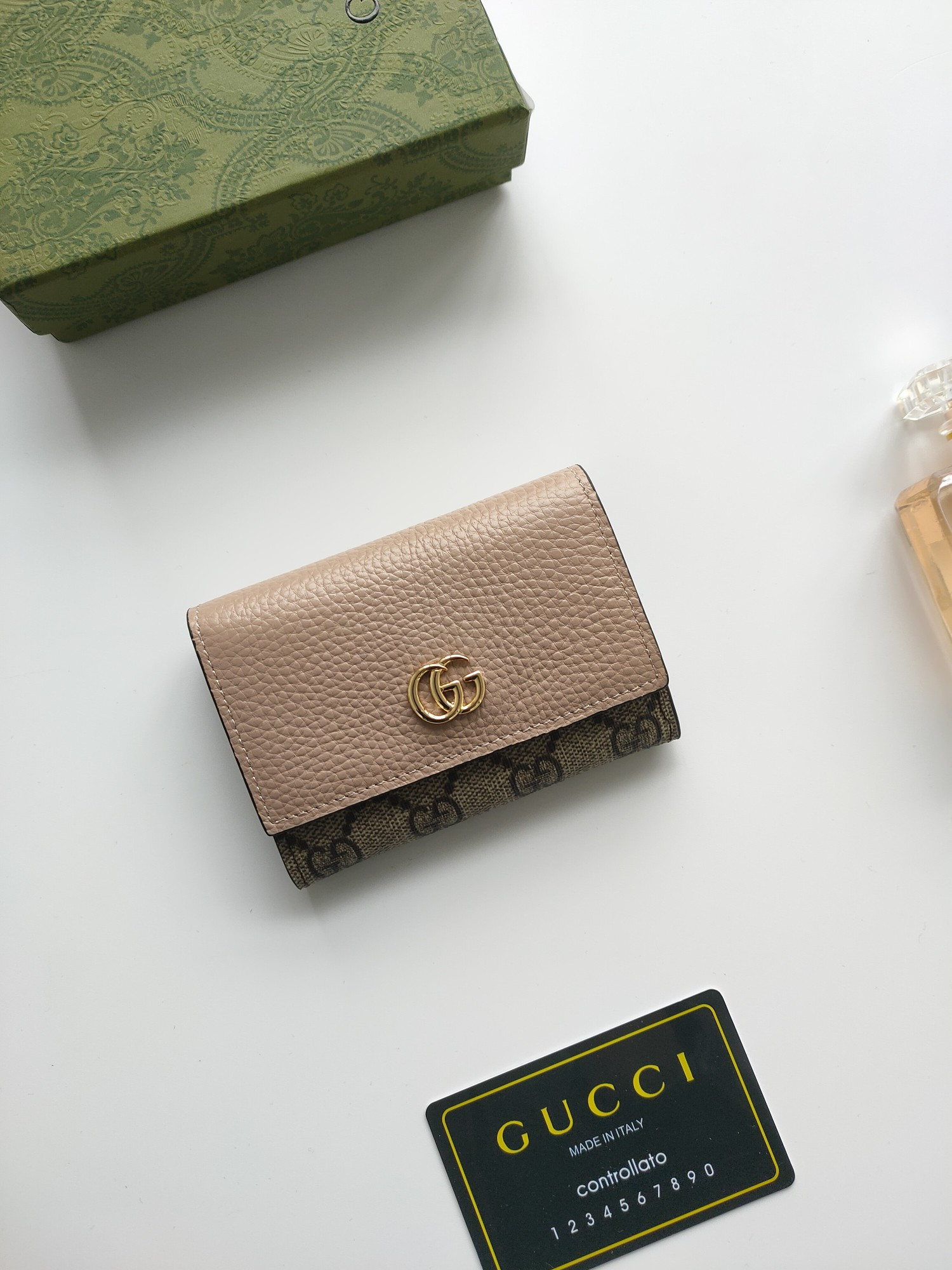 G*u*i gg  card case wallet