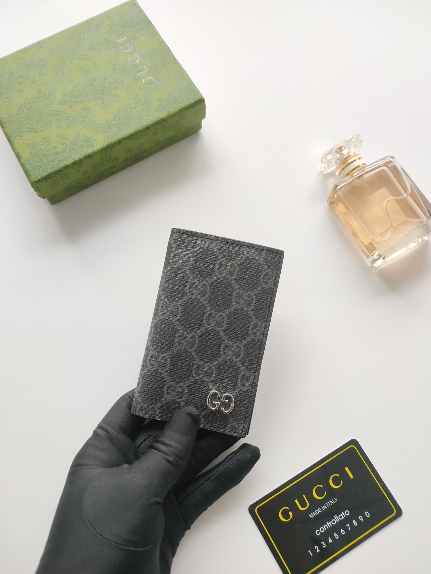 G*u*i gg  card case wallet