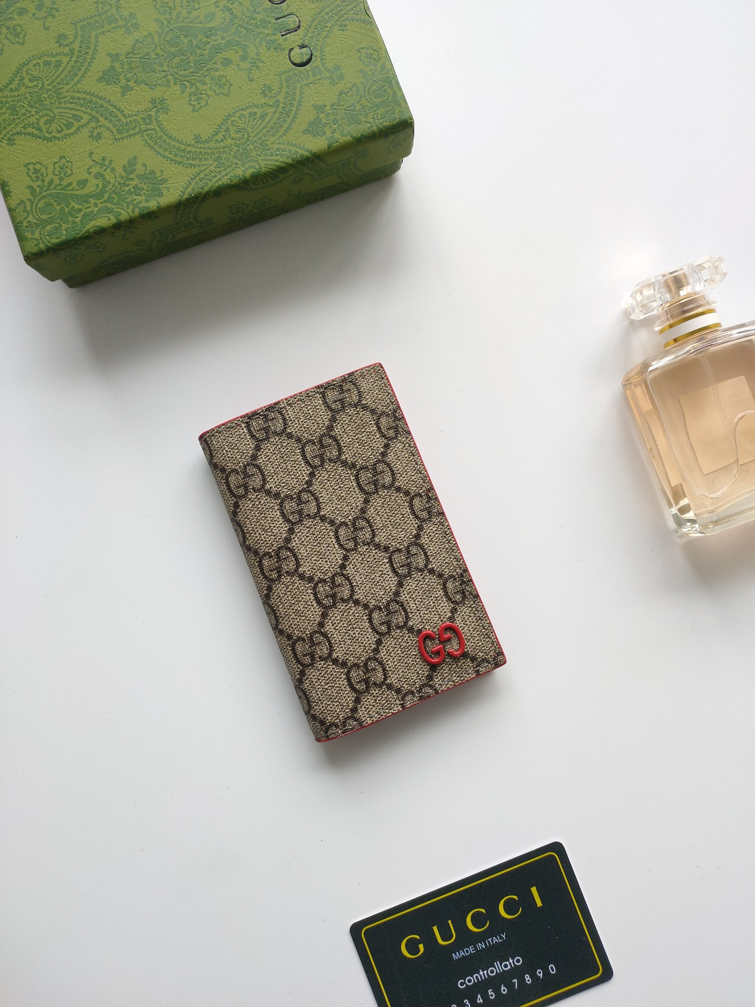 G*u*i gg  card case wallet