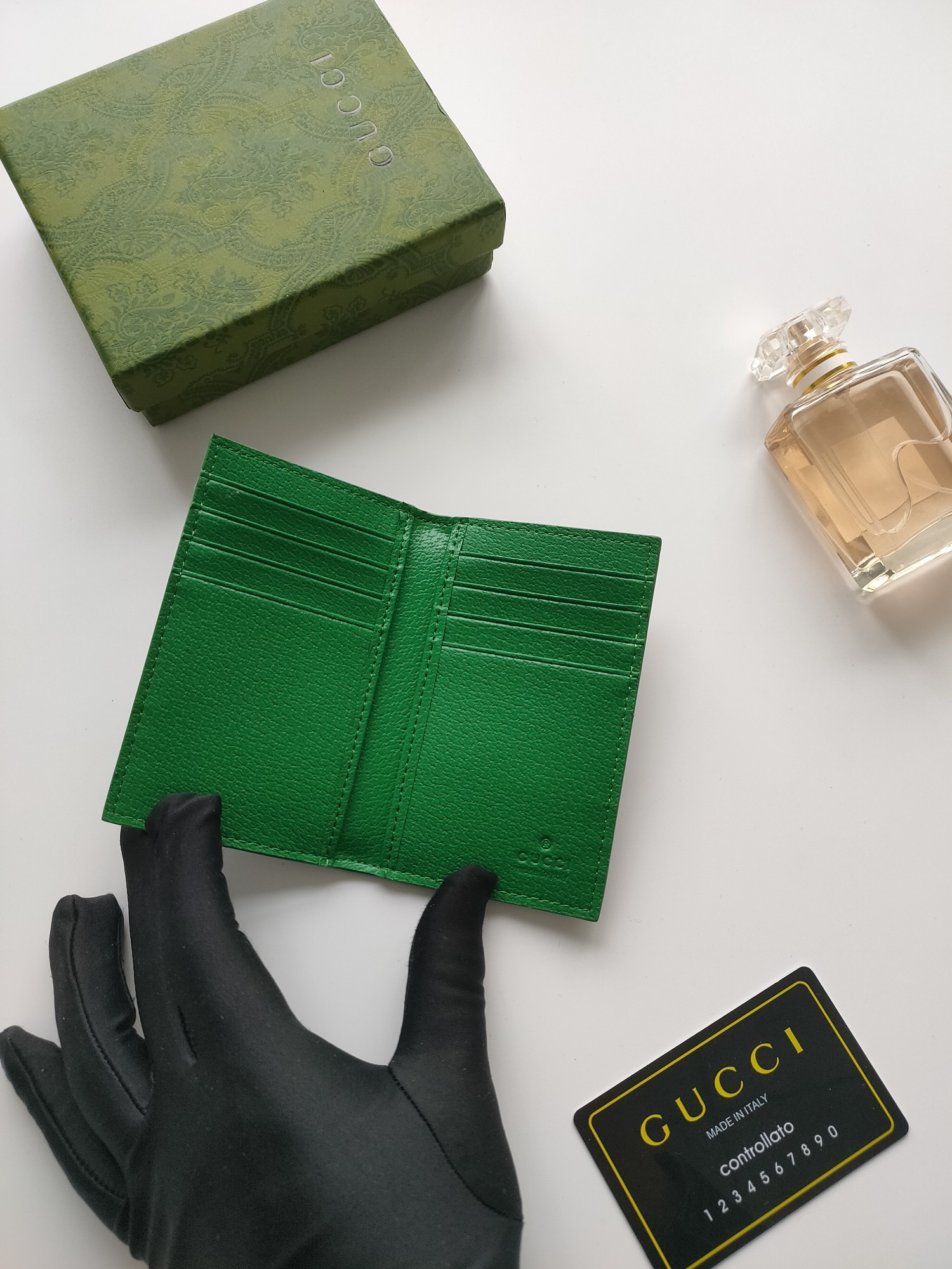G*u*i gg  card case wallet