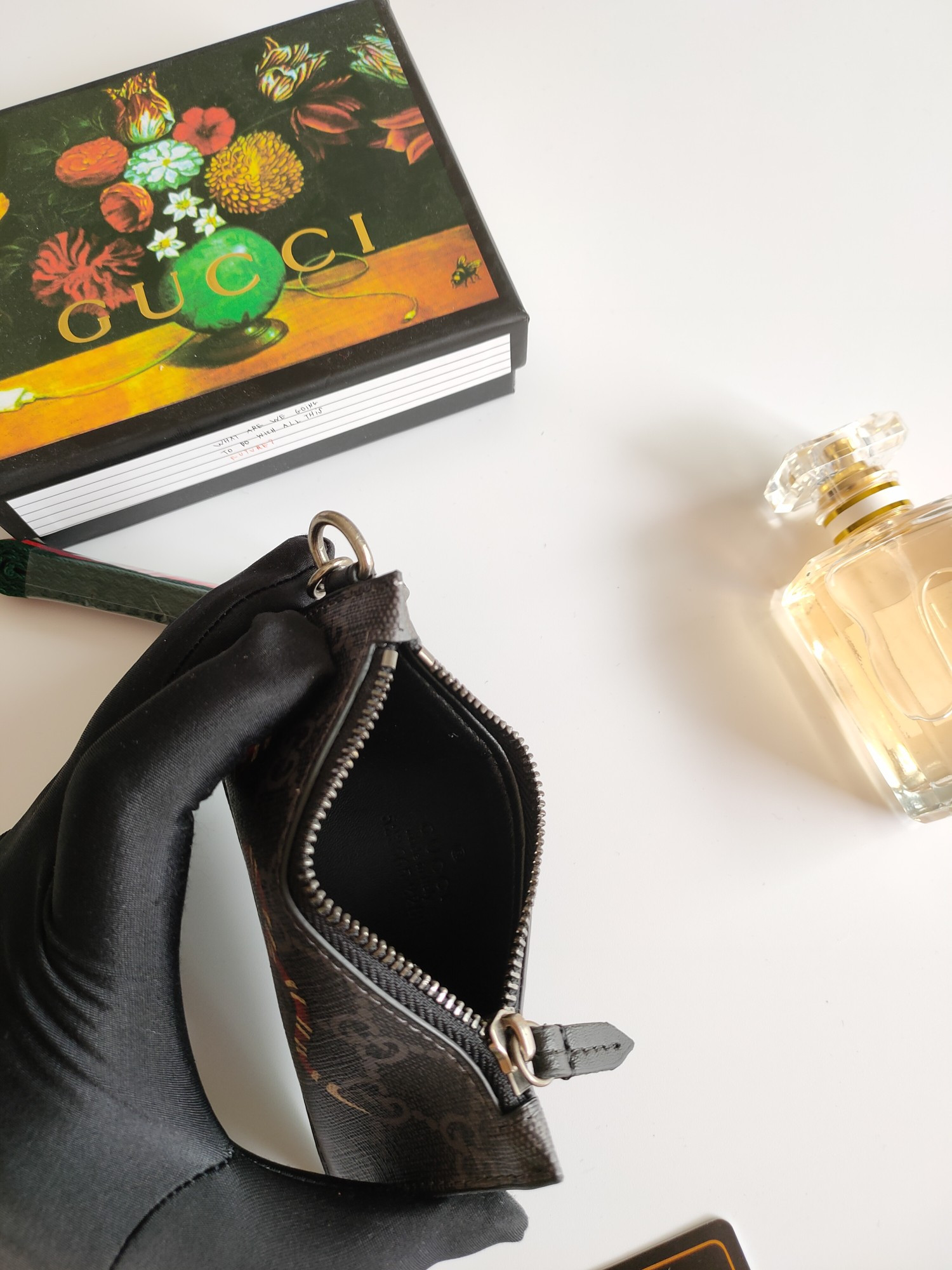 G*u*i gg  card case wallet