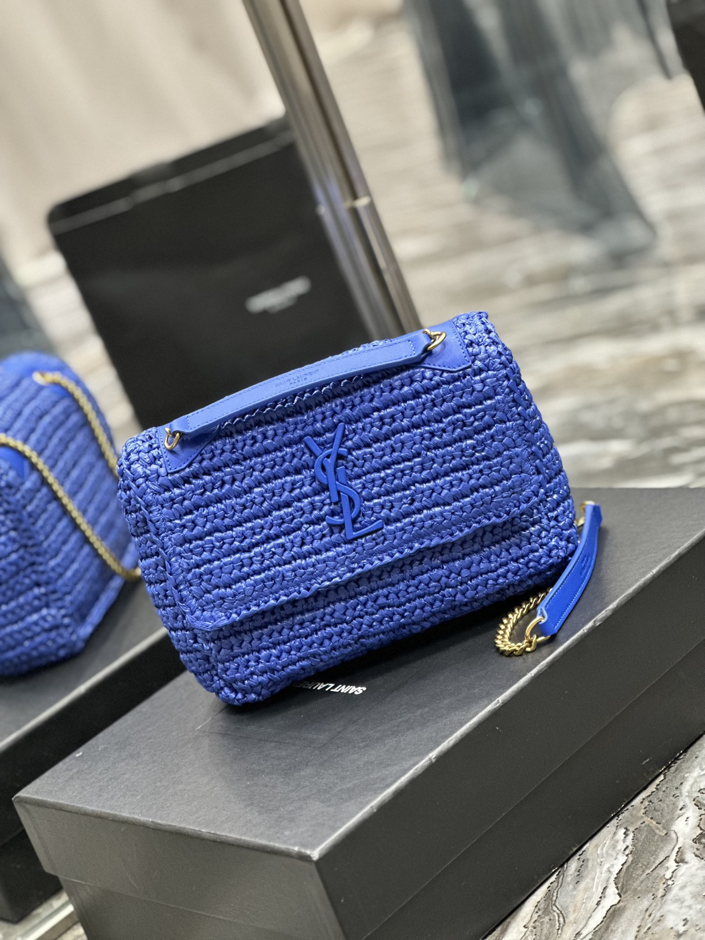 Y*L niki chain bag in raffia and leather blue 22×16.5×12 cm