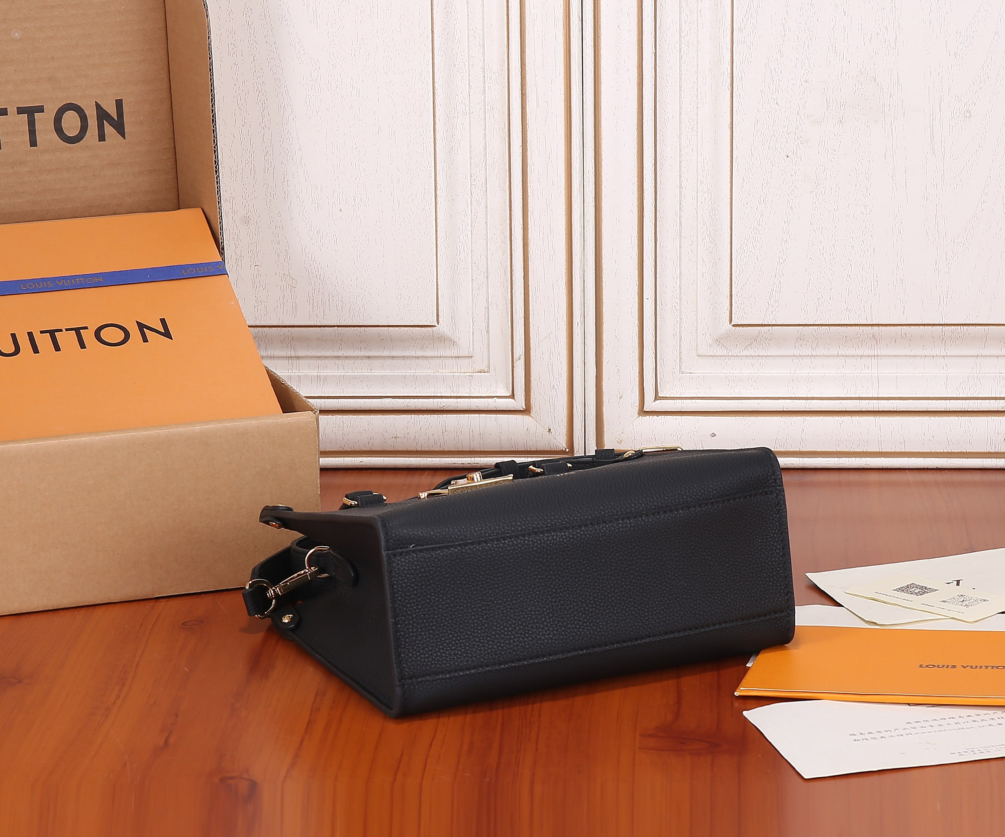 LV M22311 Lock & Go 9.6 x 7.5 x 4.1 inches