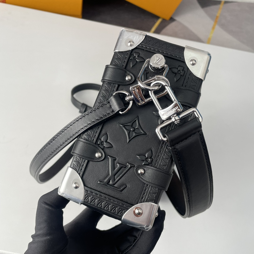 LV M21709 Nicolas Ghesquière Petite Malle 21×14 × 6 cm