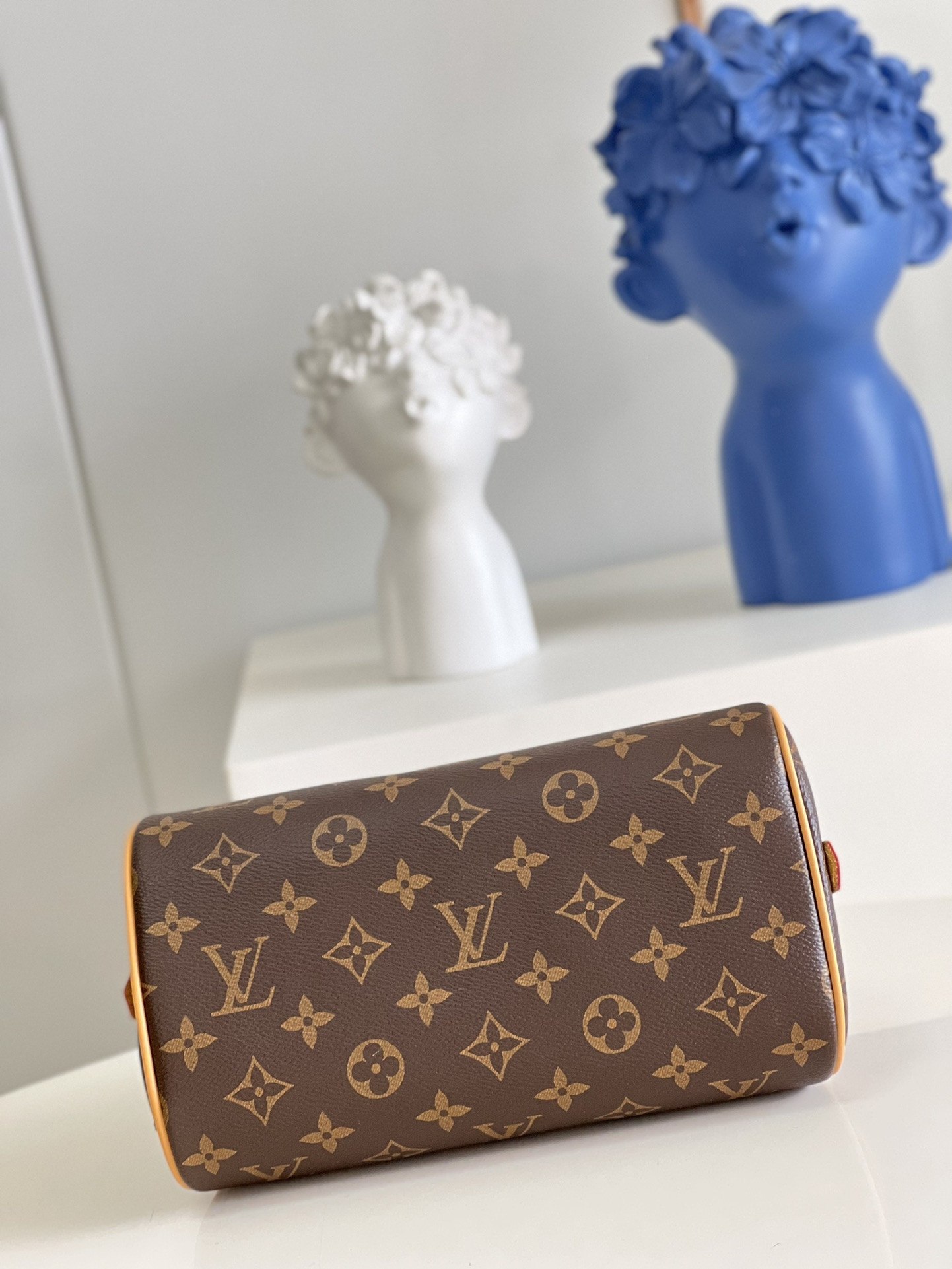 LV M50202 23 × 13 × 14 CM