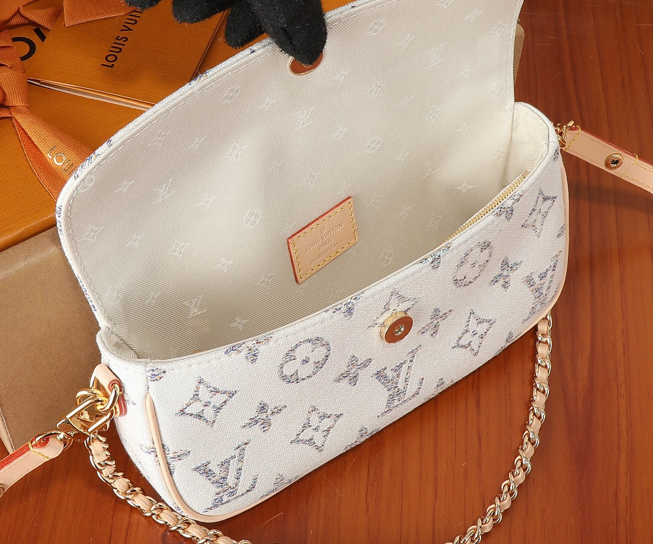 LV Wallet on Chain Ivy M83499 9.3 x 4.7 x 1.7 inches