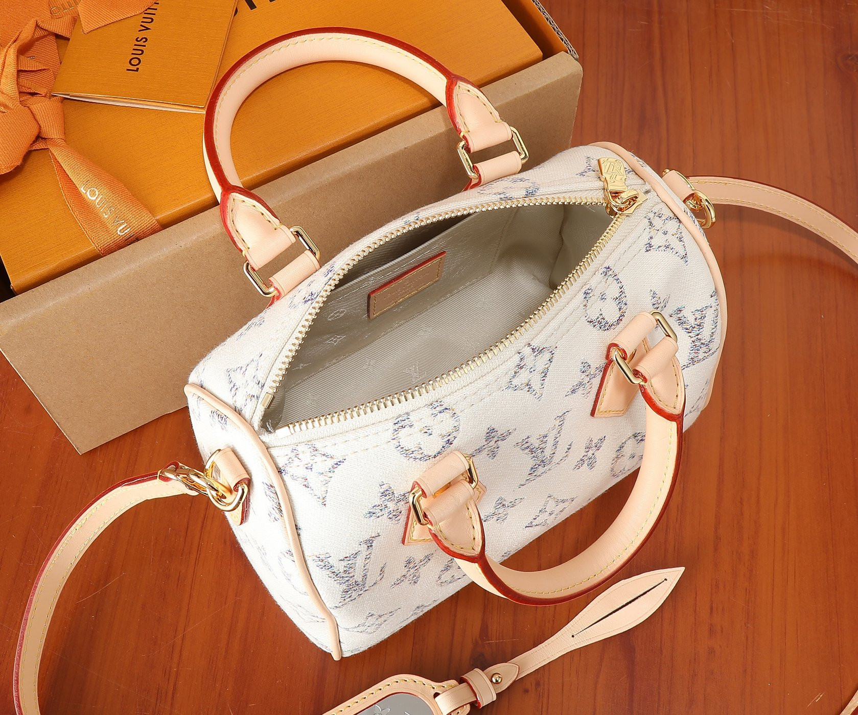 LV Speedy Bandoulière 20 M24709 8.1 x 5.3 x 4.7 inches