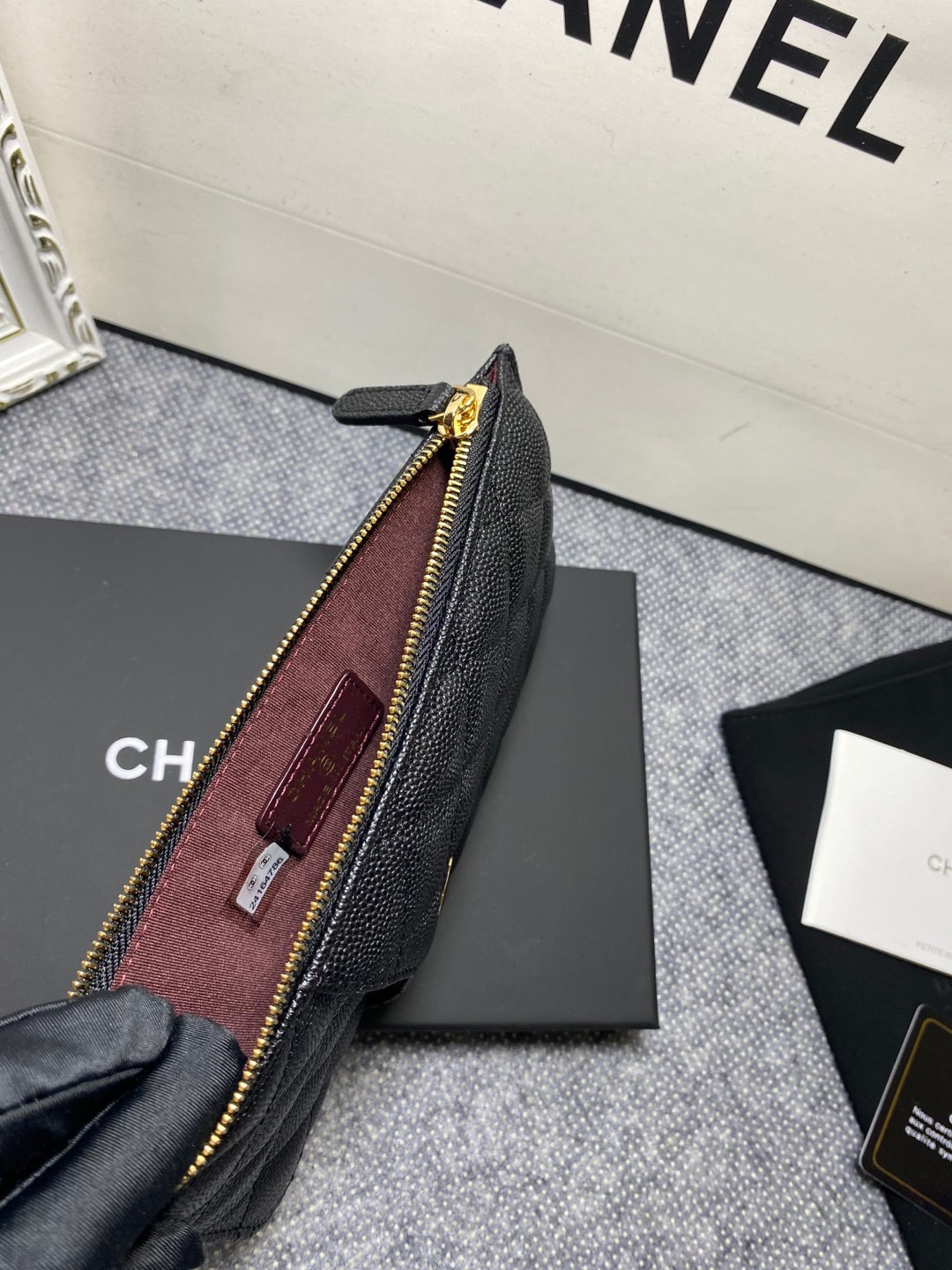 Ch*el long zipped wallet 19-11cm