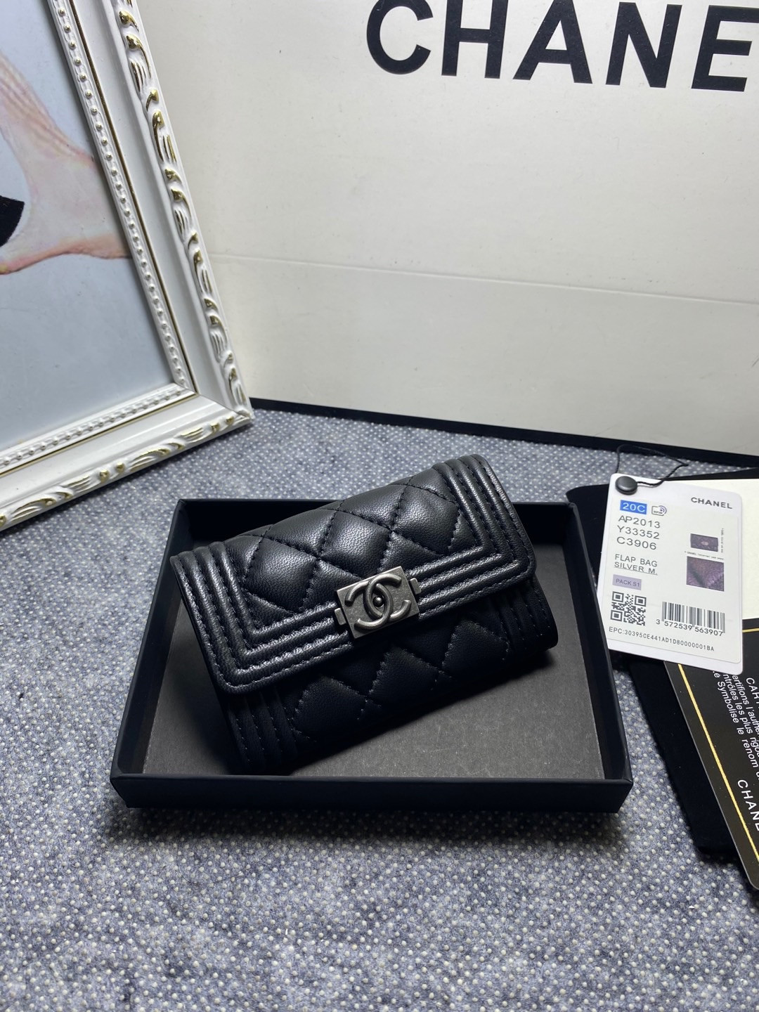 Ch*el flap wallet 12-7cm