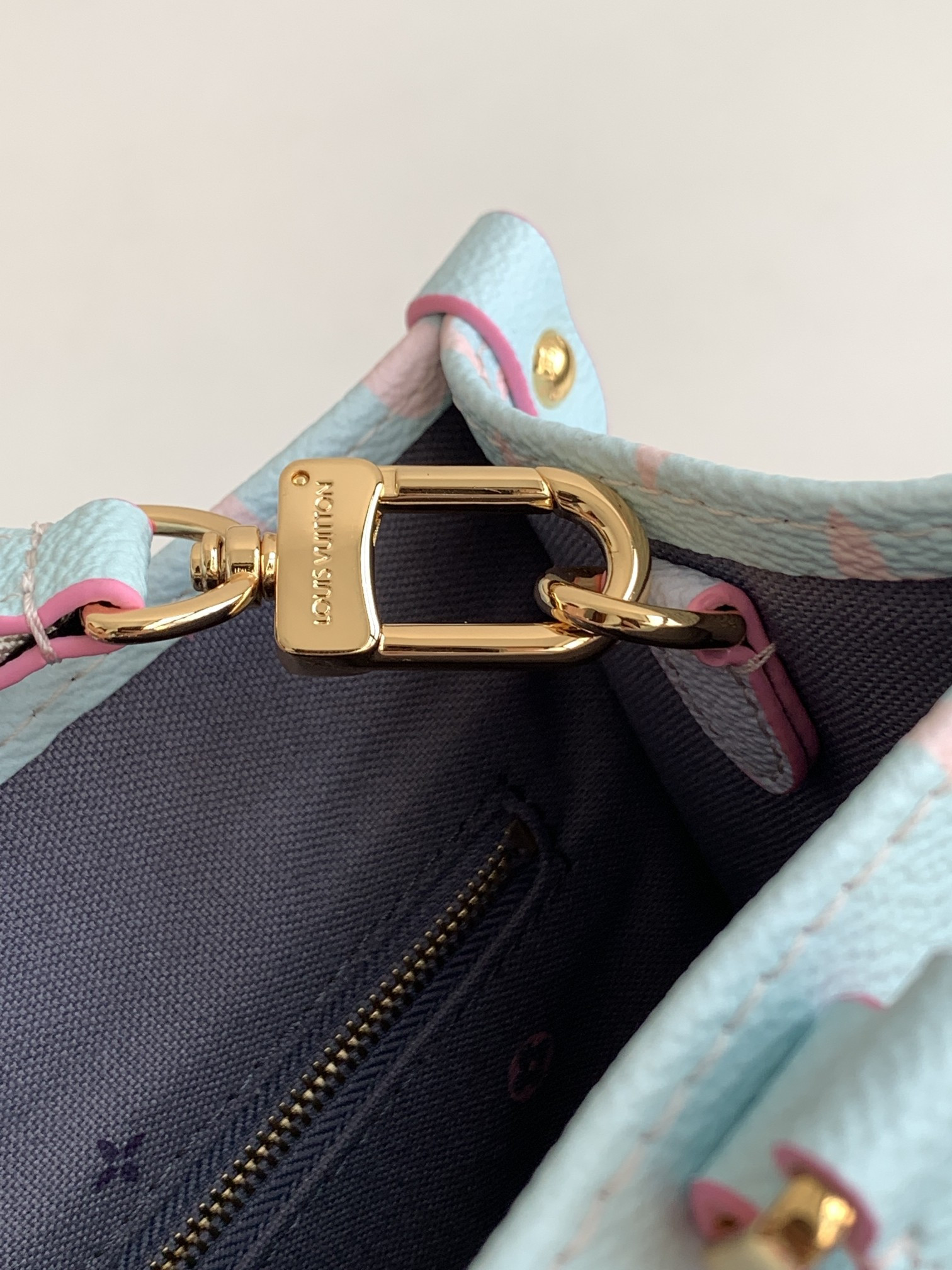 LV onthego pm m59856 25 x 19 x 11.5CM