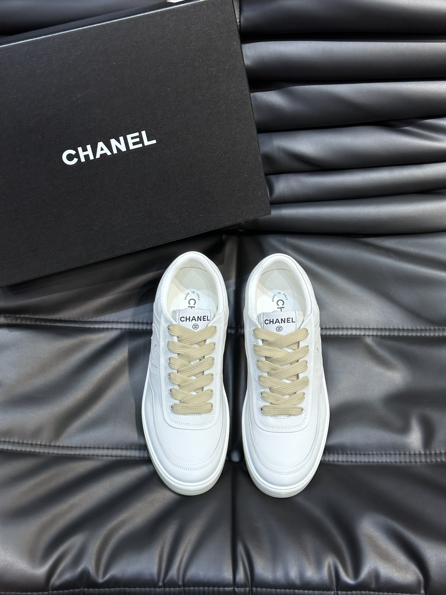 ua Ch*el sneaker calfskin
