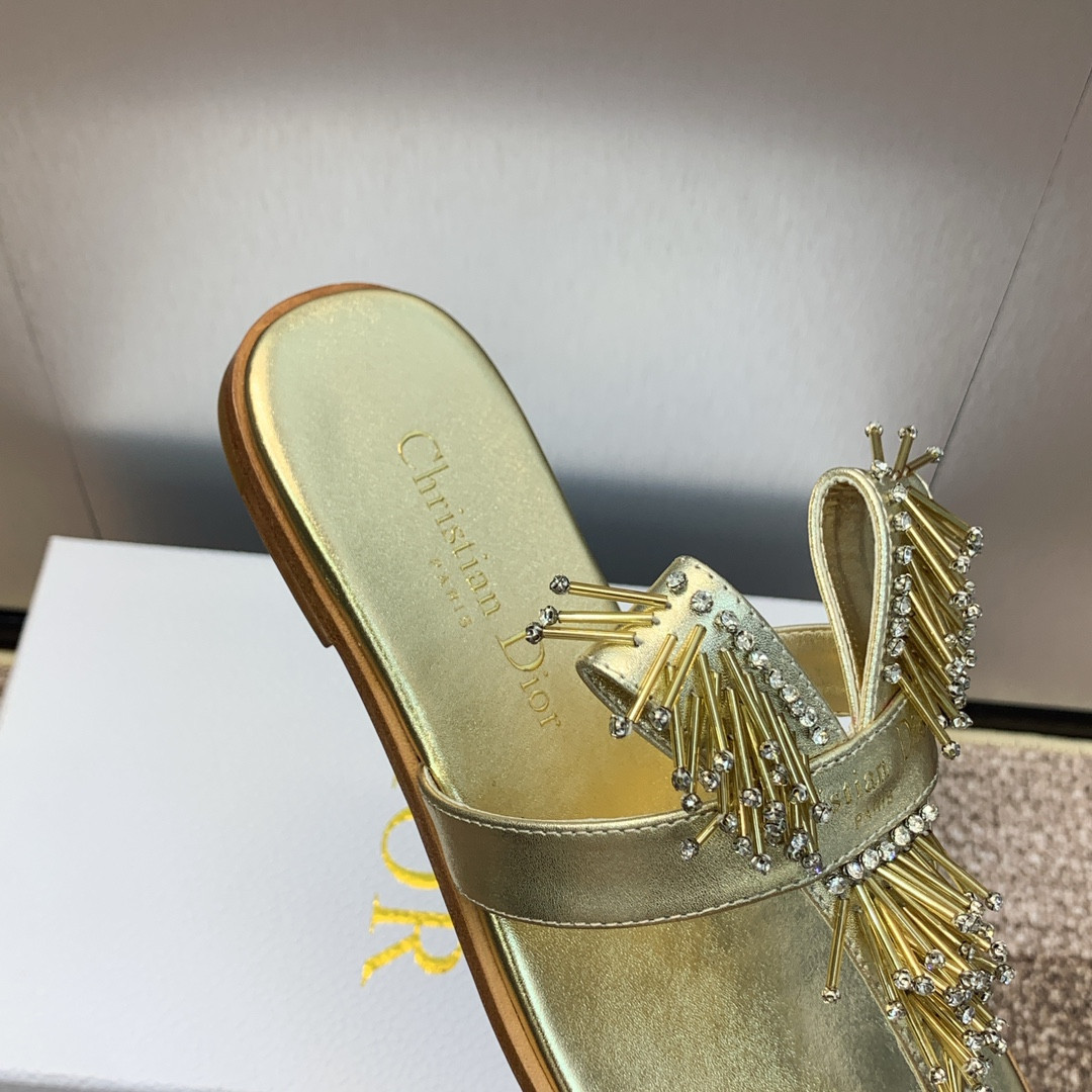 ua D*or slide 24ss