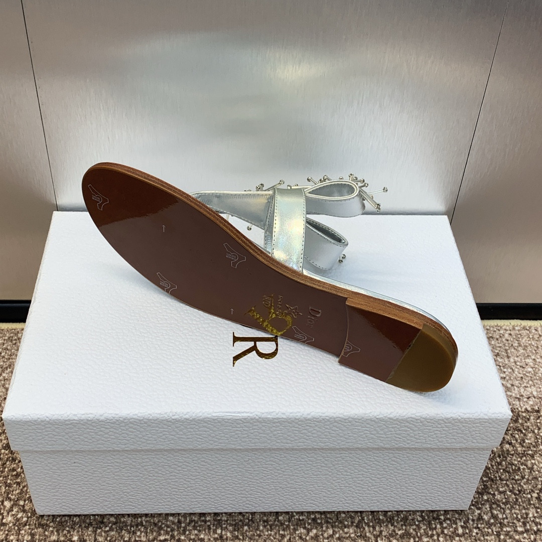 ua D*or slide 24ss