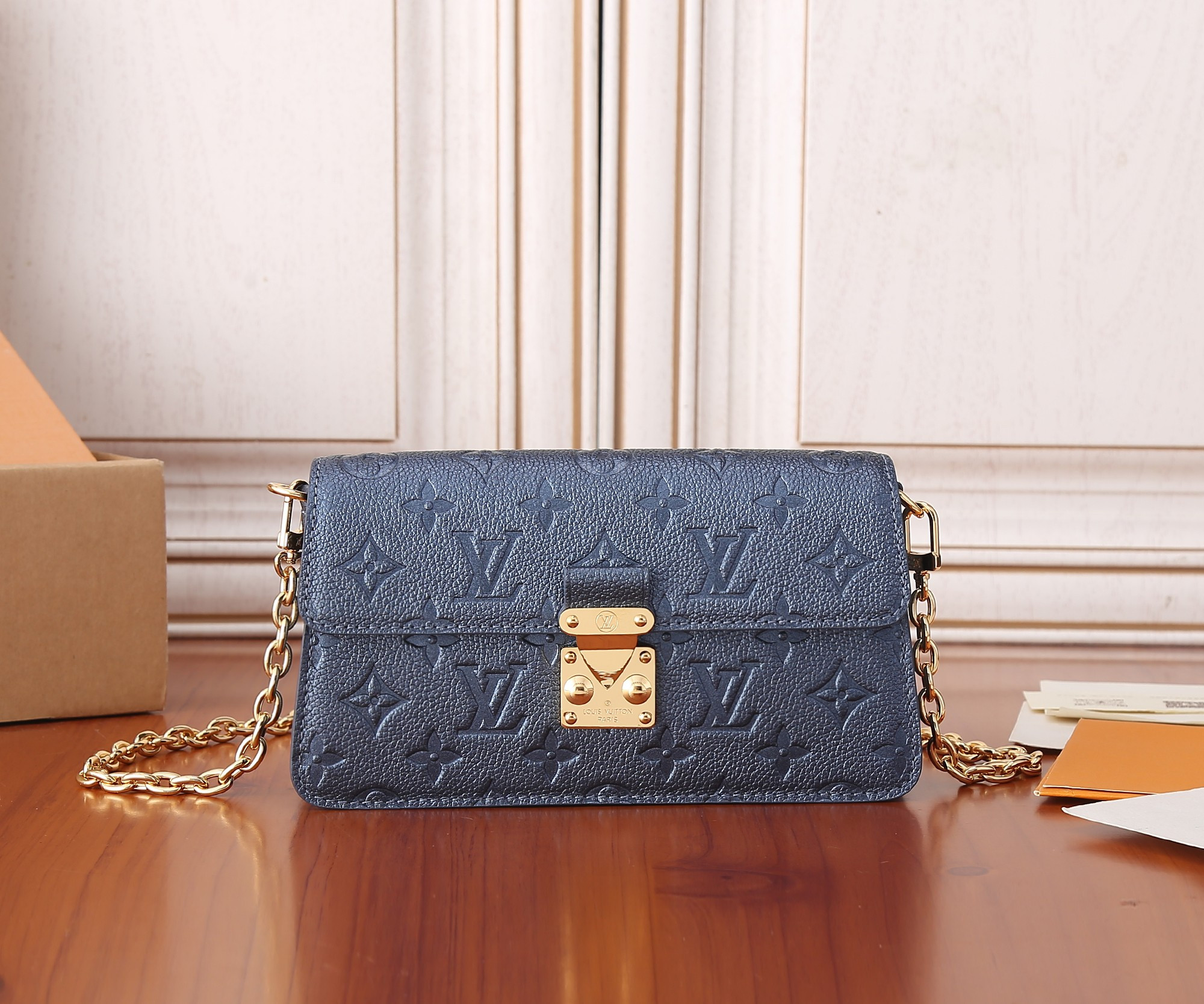 LV Wallet On Chain Métis   M82671    7.5 x 4.3 x 2.2 inches