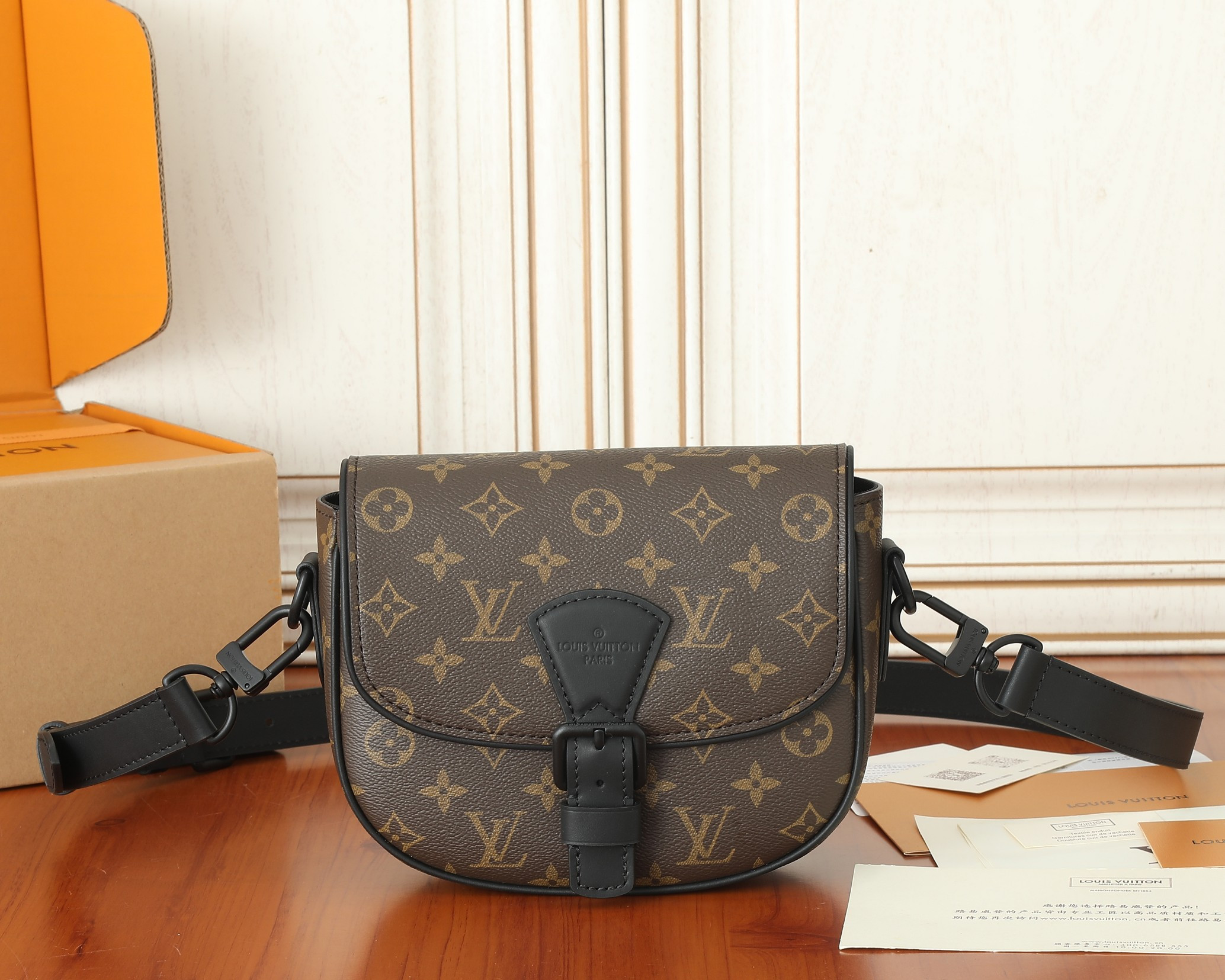 LV Montsouris Messenger PM​ M47060  7.9 x 6.7 x 2.8 inches