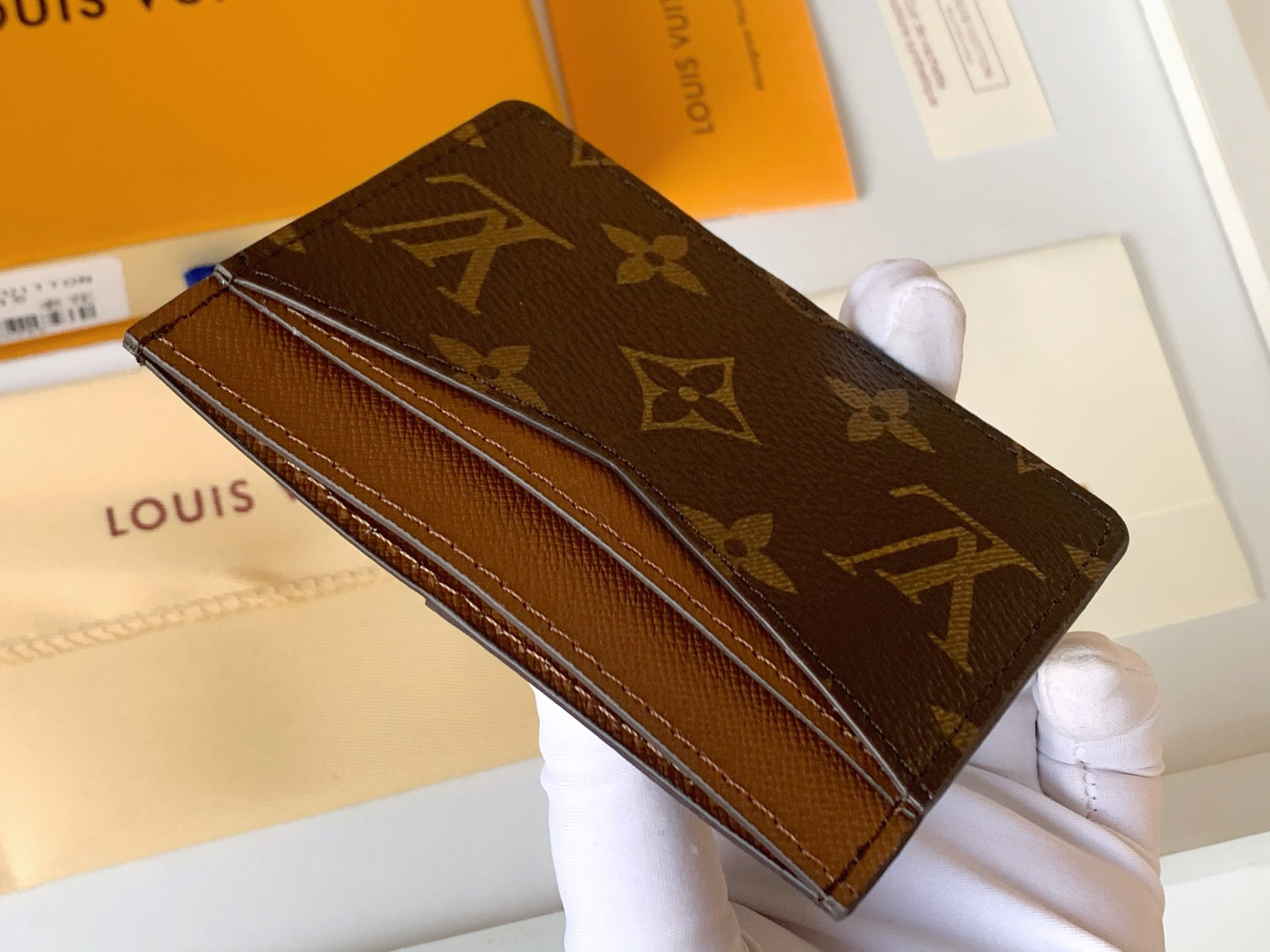 l0*is V*t0n lv card holder  8x11cm