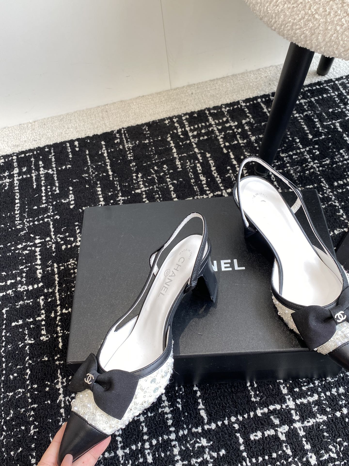 ua Ch*el slingbacks