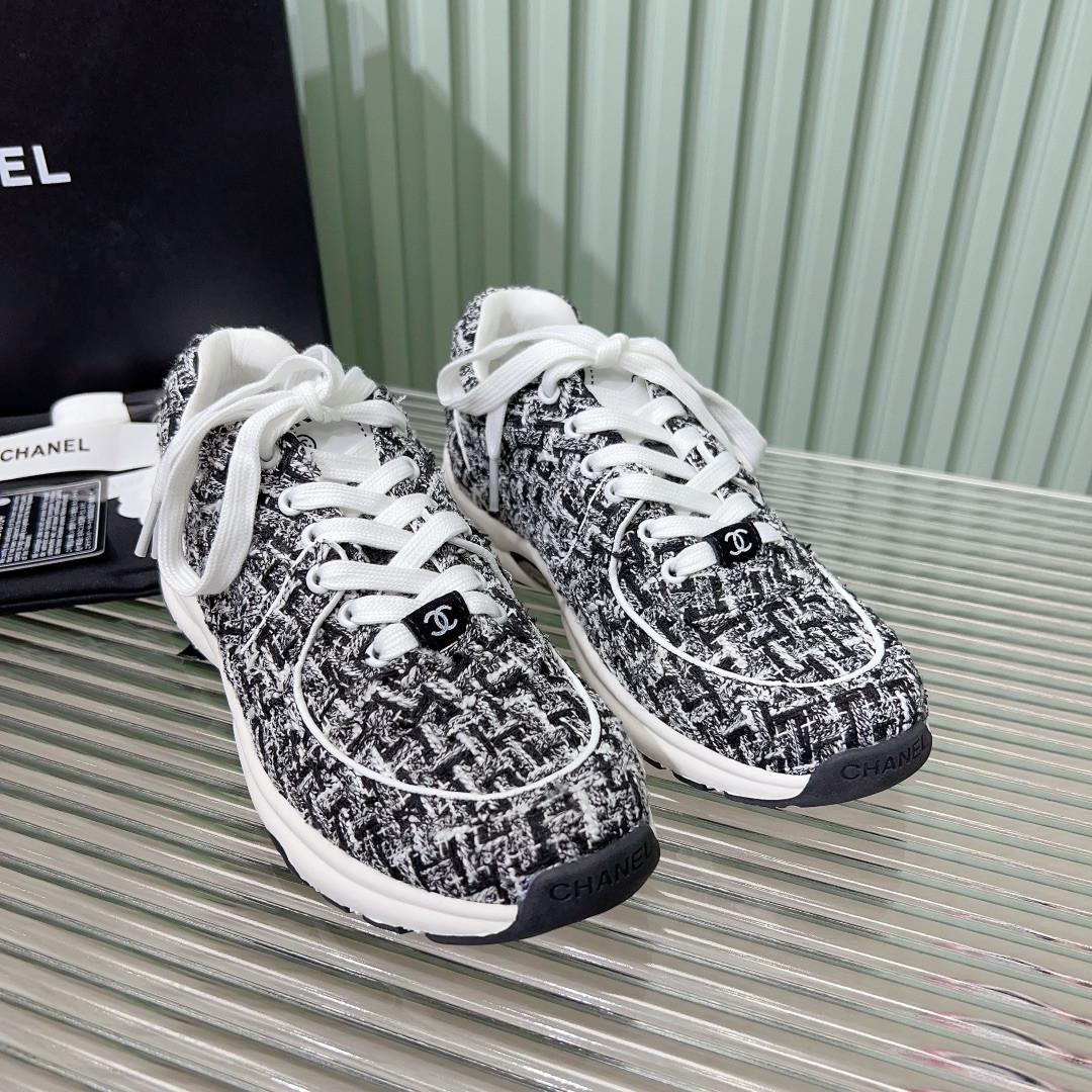 ua Ch*el sneakers tweed