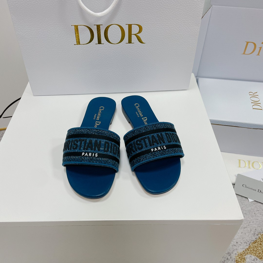 ua D*or dway slide