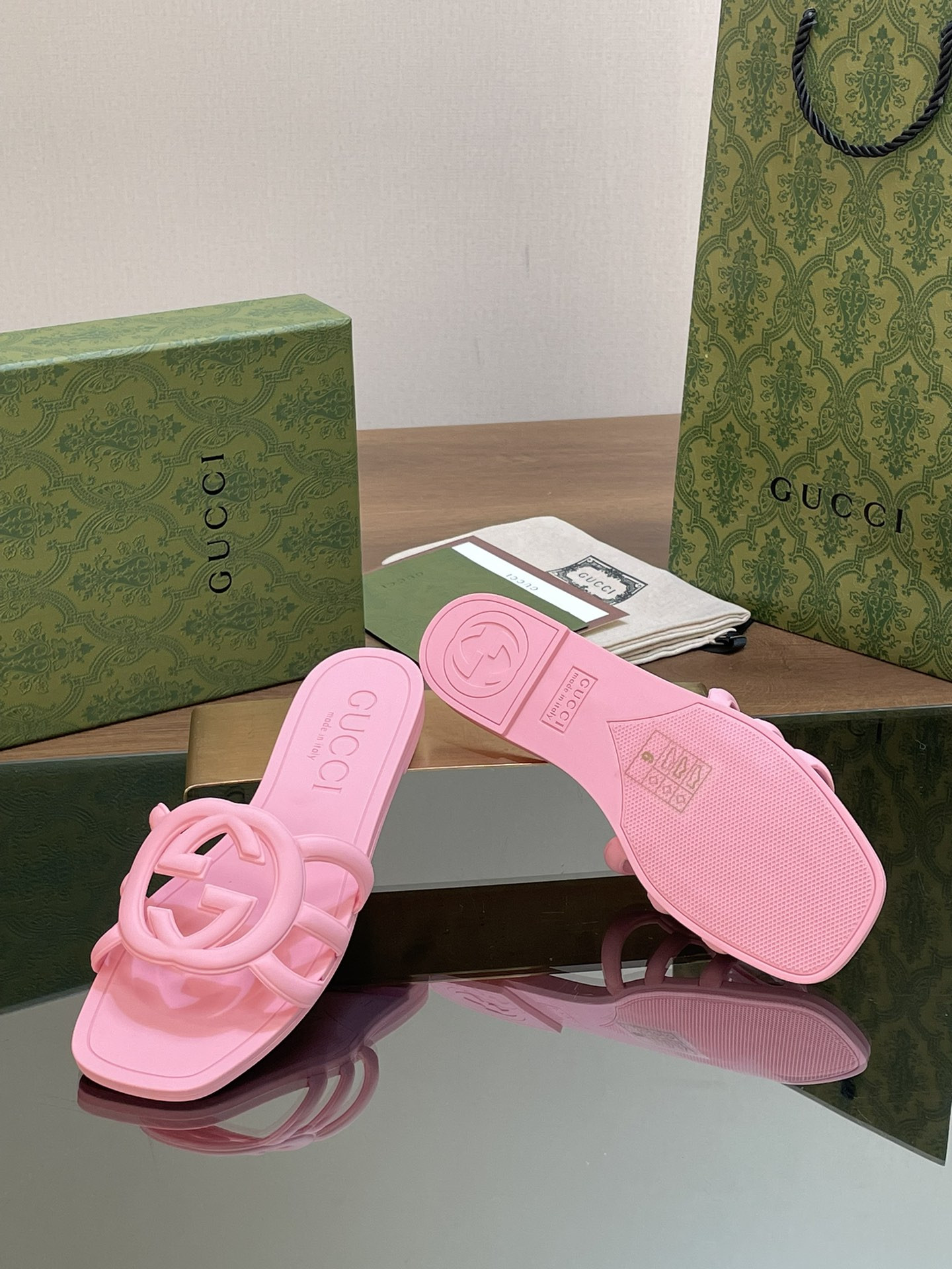 ua G*u*i interlocking g slide sandal pink