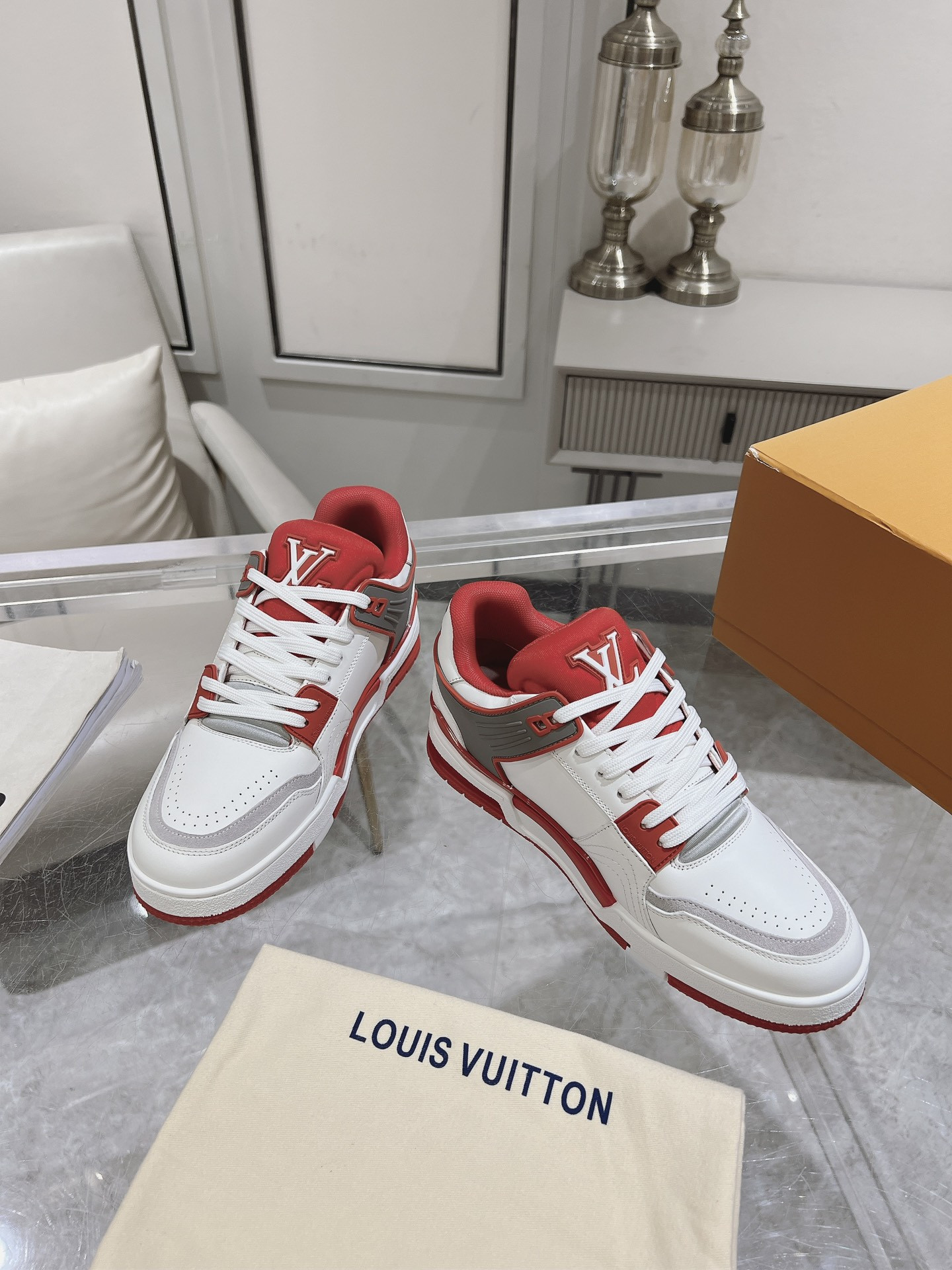 UA LV Trainer Sneaker
