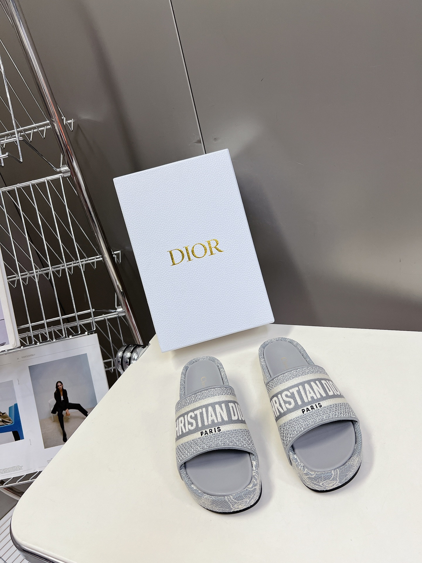 ua D*or platform sandals
