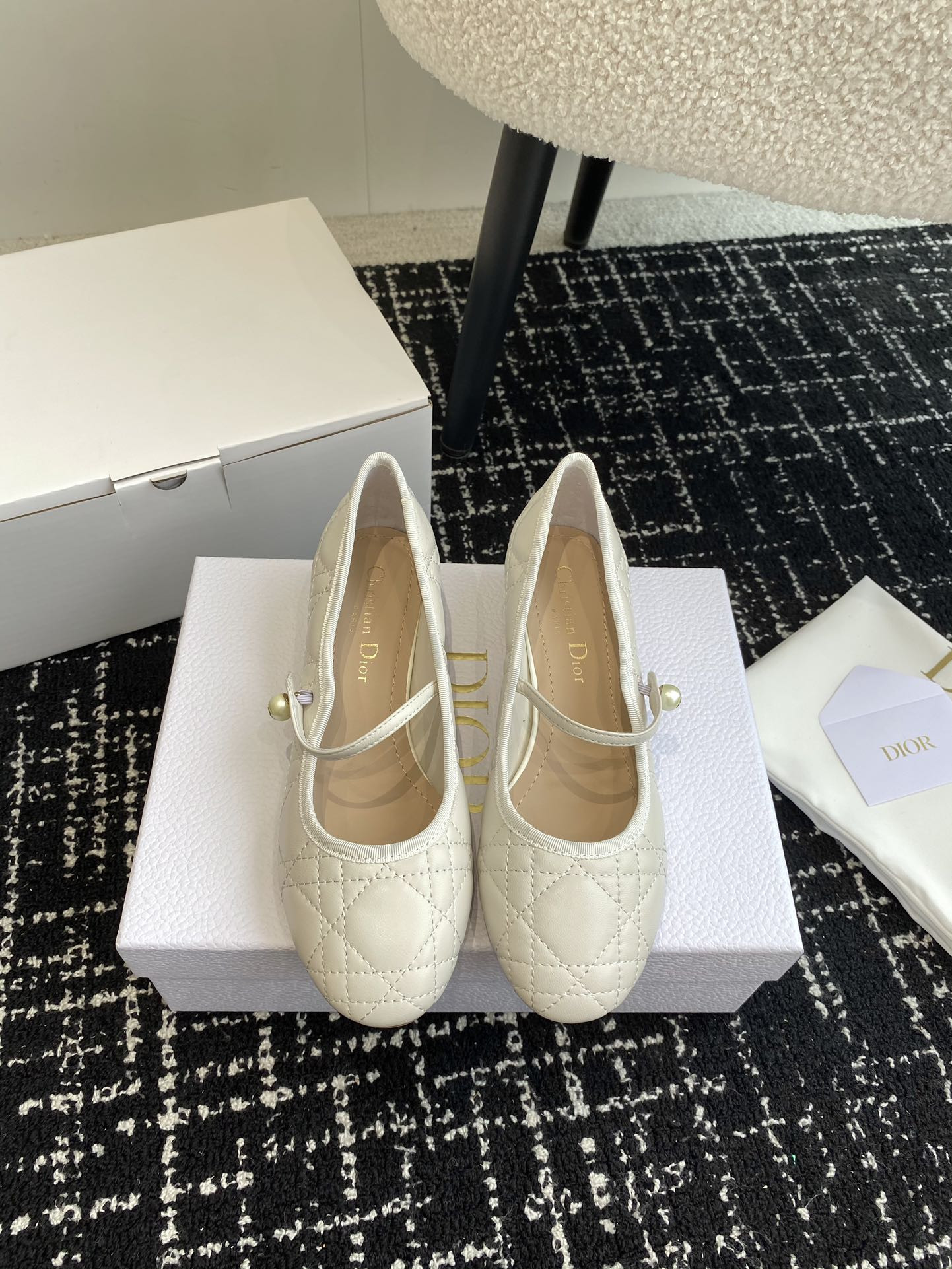 ua D*or ballet pump white