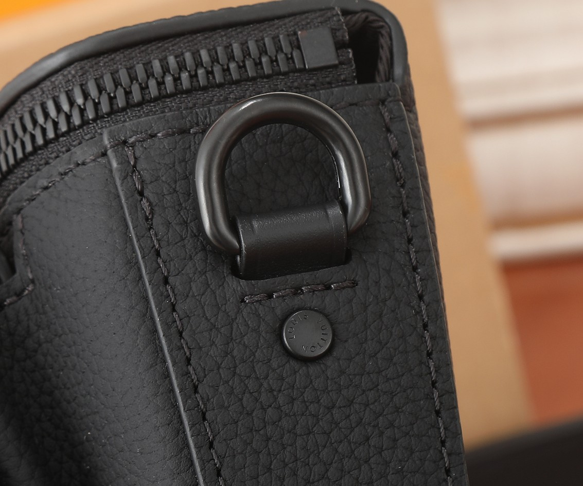 LV Pilot Wearable Wallet M83563  7.9 x 4.7 x 2.2 in