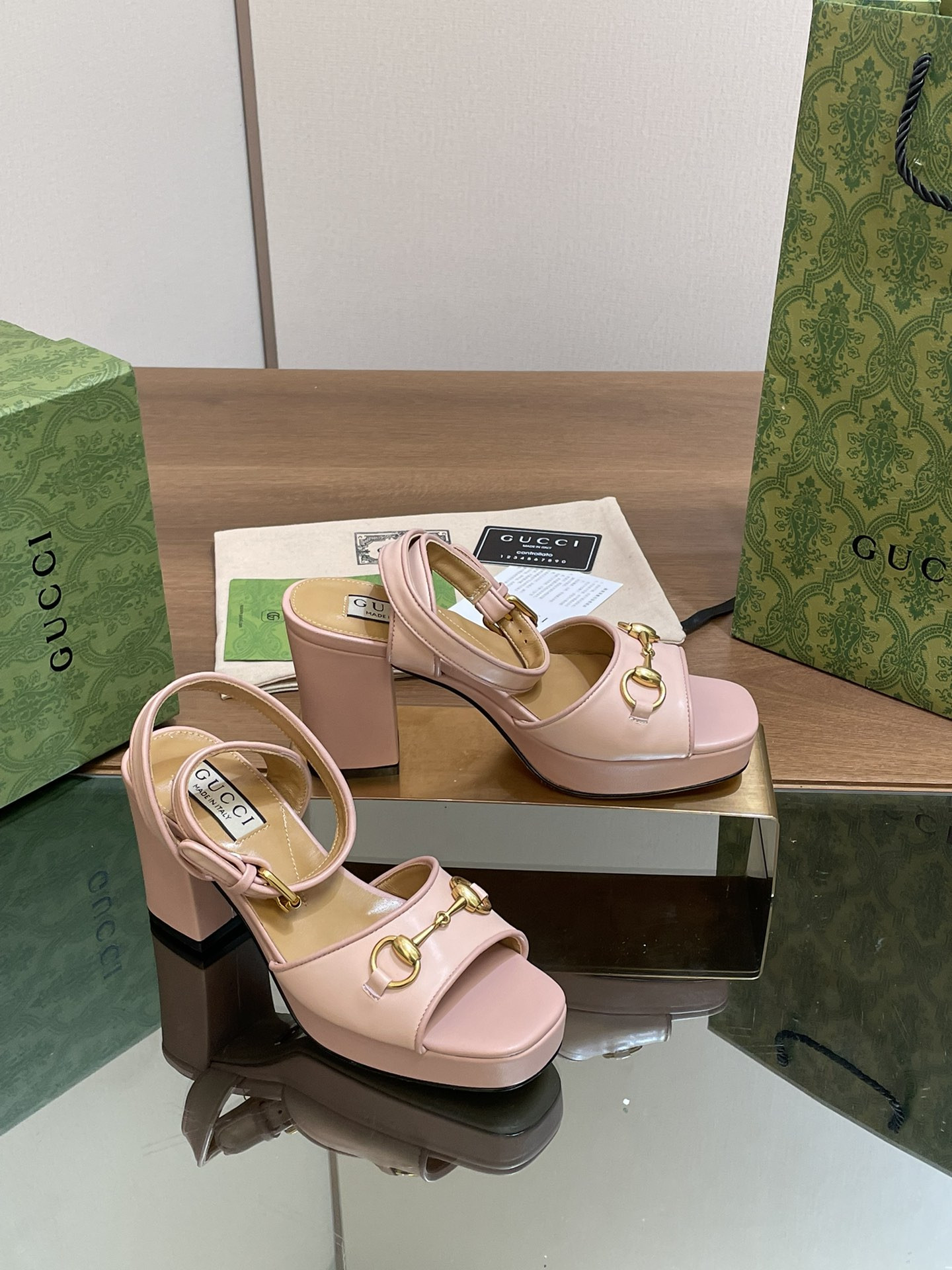 ua G*u*i horsebit platform sandal