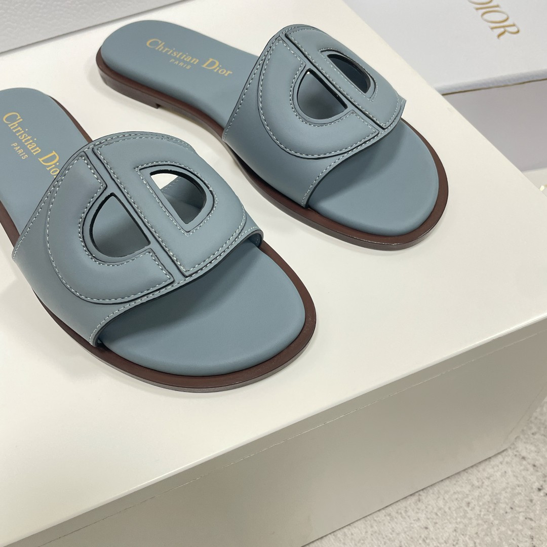 ua D*or d-club slide