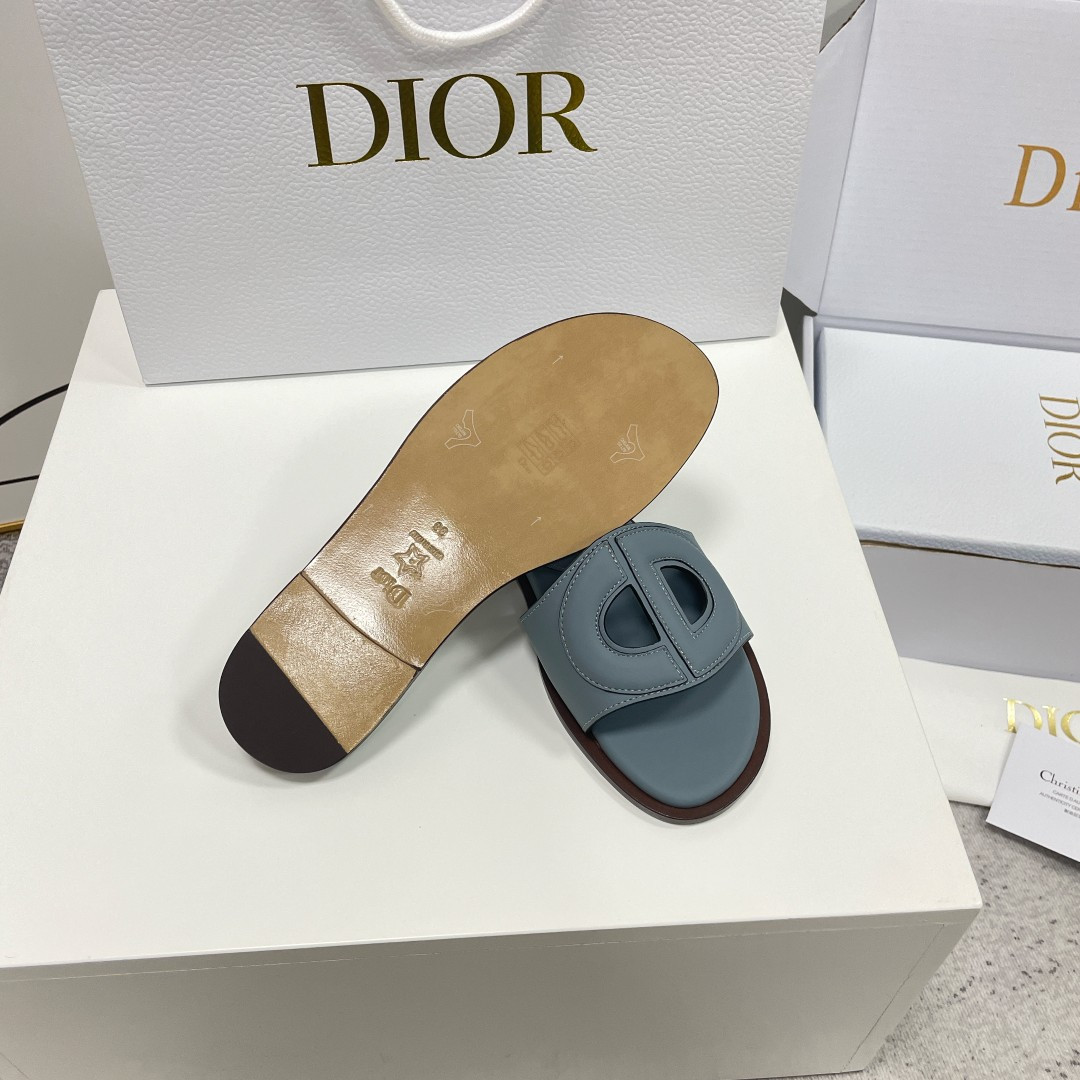 ua D*or d-club slide
