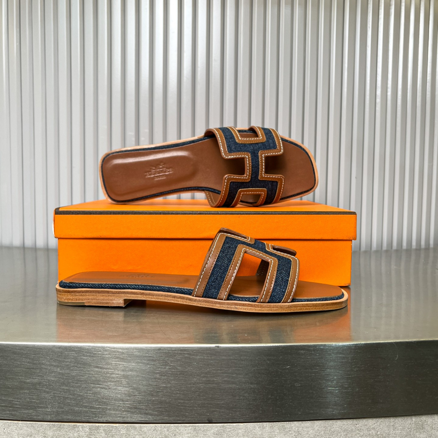 ua H**me5 oran sandal