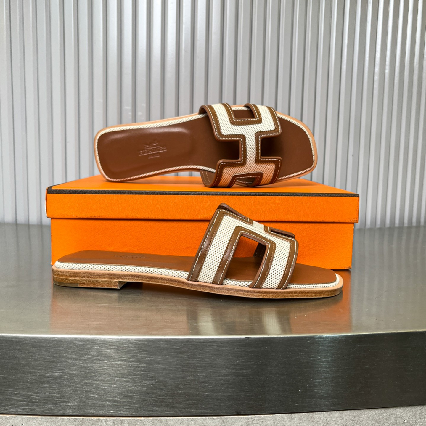 ua H**me5 oran sandal