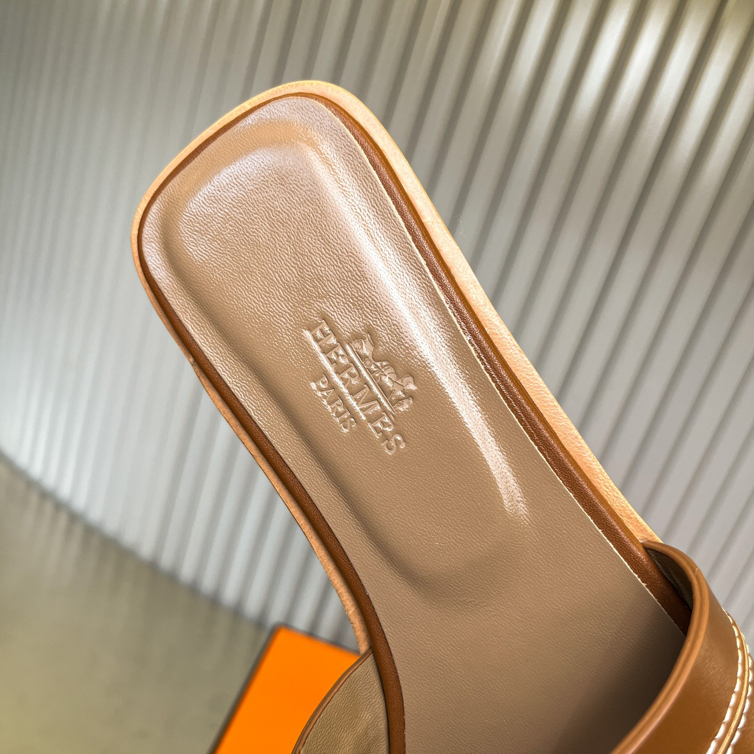 ua H**me5 oran sandal