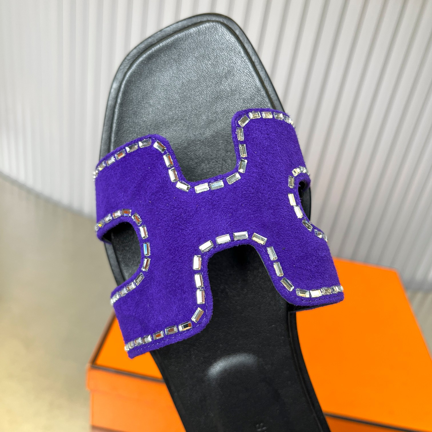 ua H**me5 oran sandal